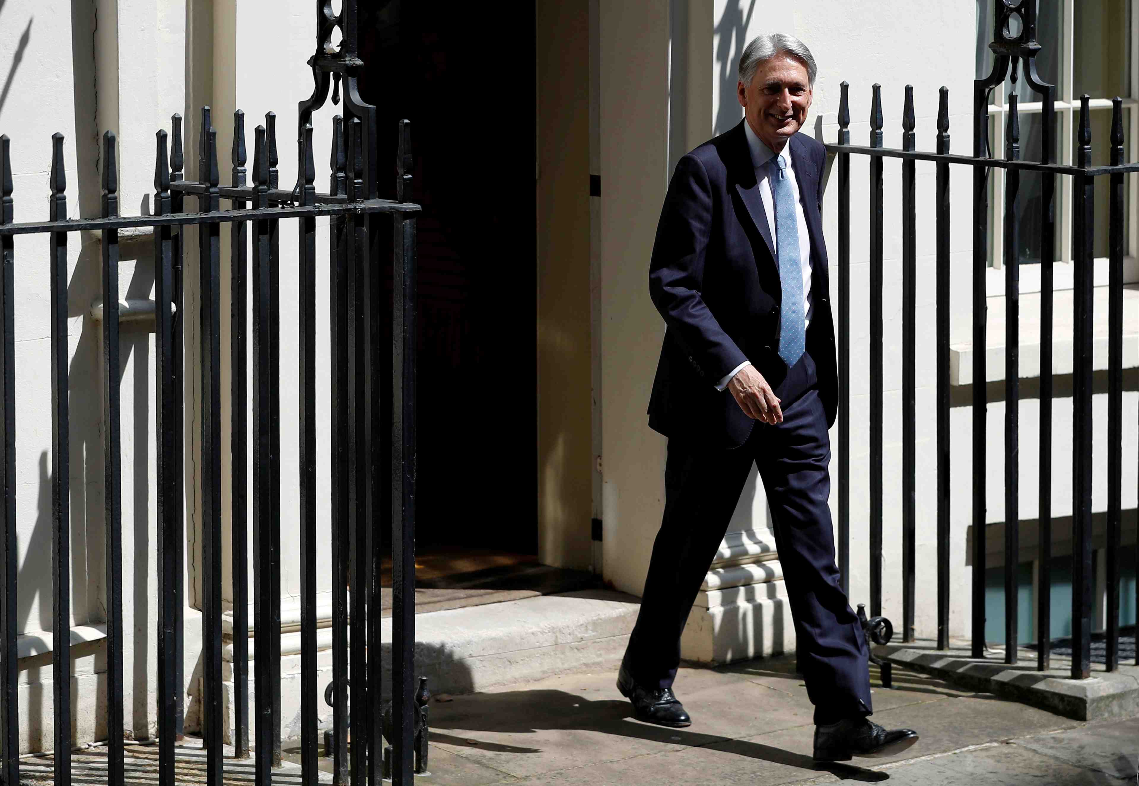 Philip hammond, ministre des finances de may, renonce aux elections du 12 decembre