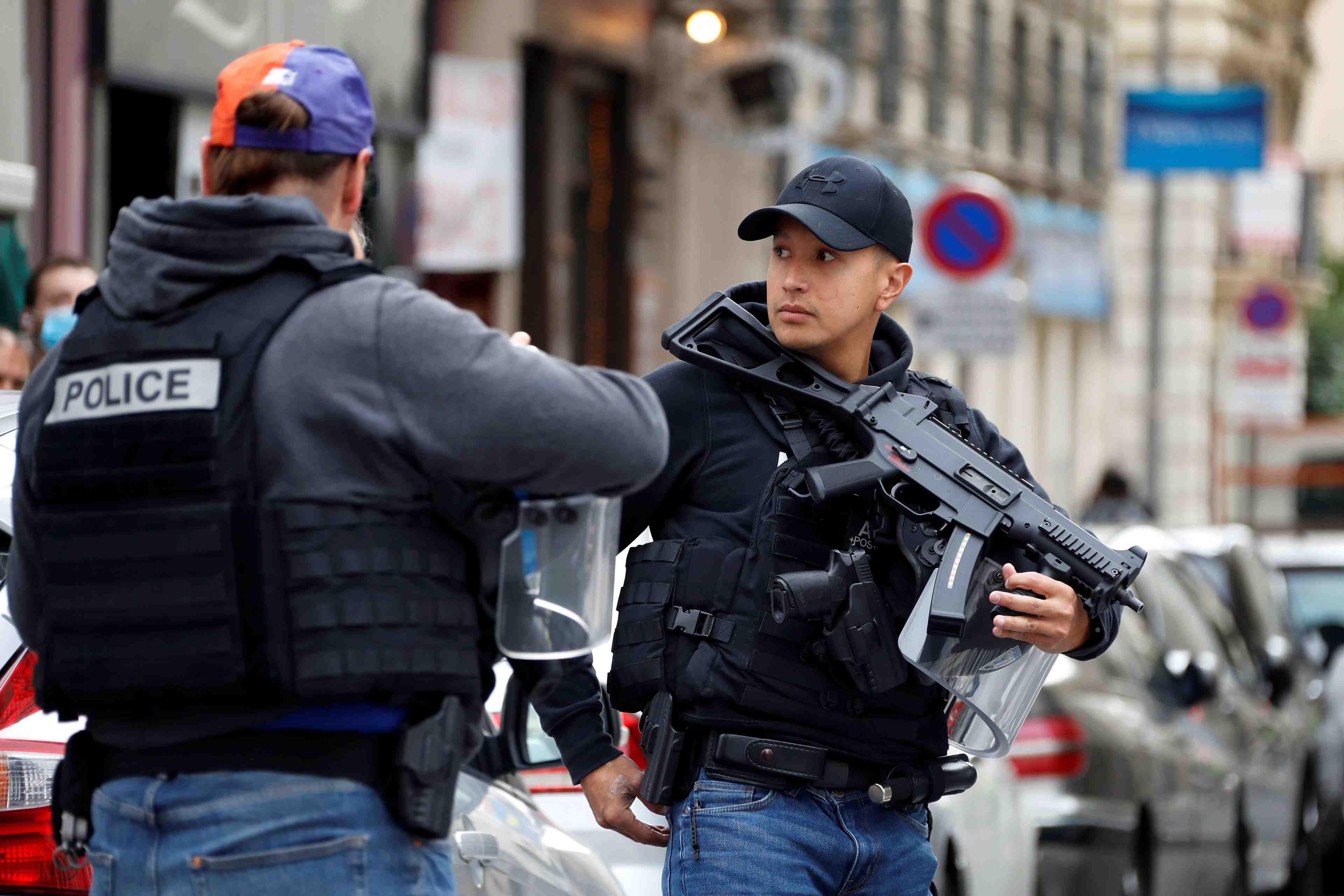 France: vigipirate porte au niveau "urgence attentat" dans tout le pays