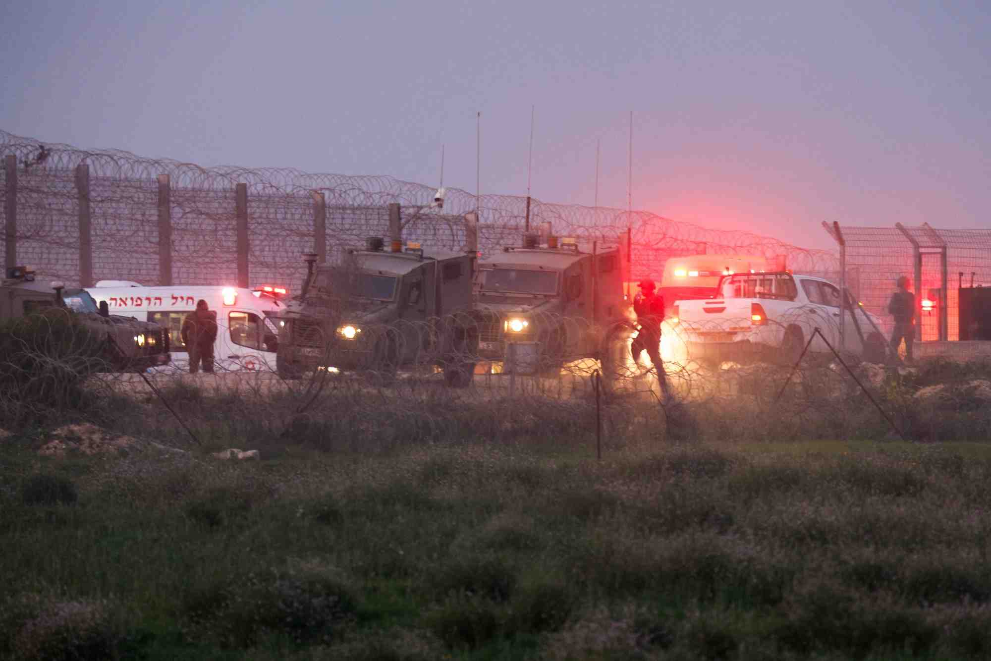 Des soldats israeliens en bordure de gaza
