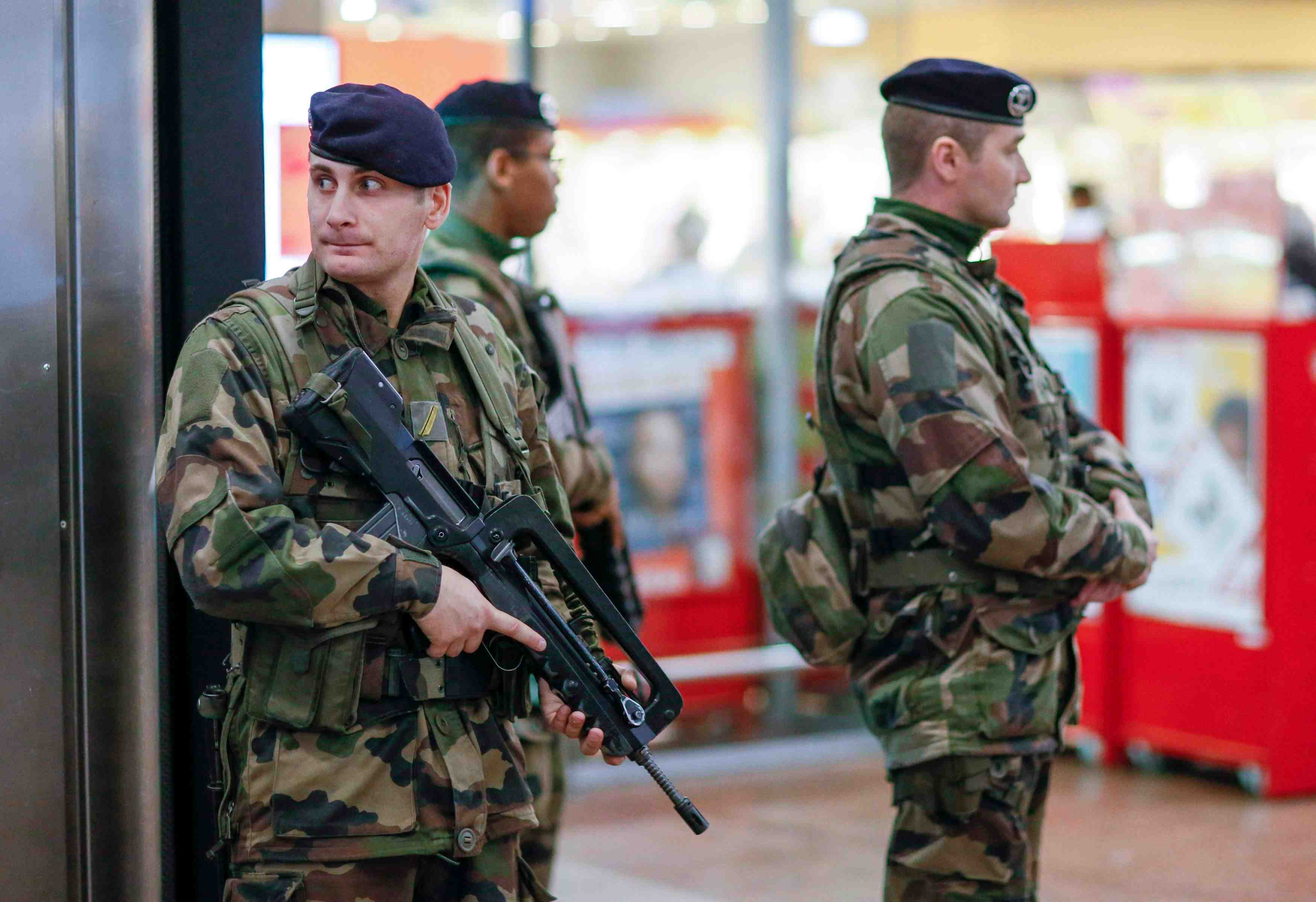 L’objectif de reduction des deficits sera maintenu malgre le cout des nouvelles mesures de securite