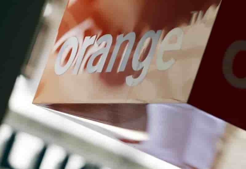 Orange avance a la mi-seance