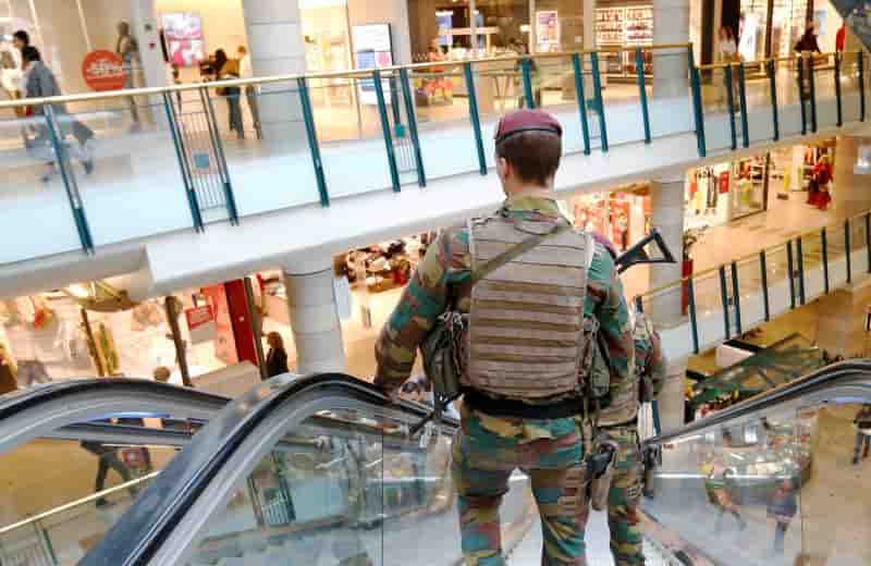 Un homme soupconne de porter des explosifs interpelle a bruxelles