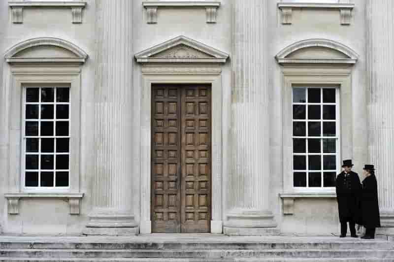 Cambridge refuse de restituer aux aborigenes des lances ramenees par james cook