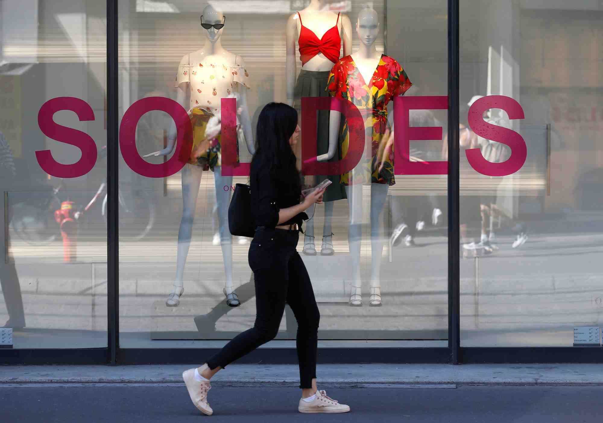 La duree des soldes ramenee a quatre semaines