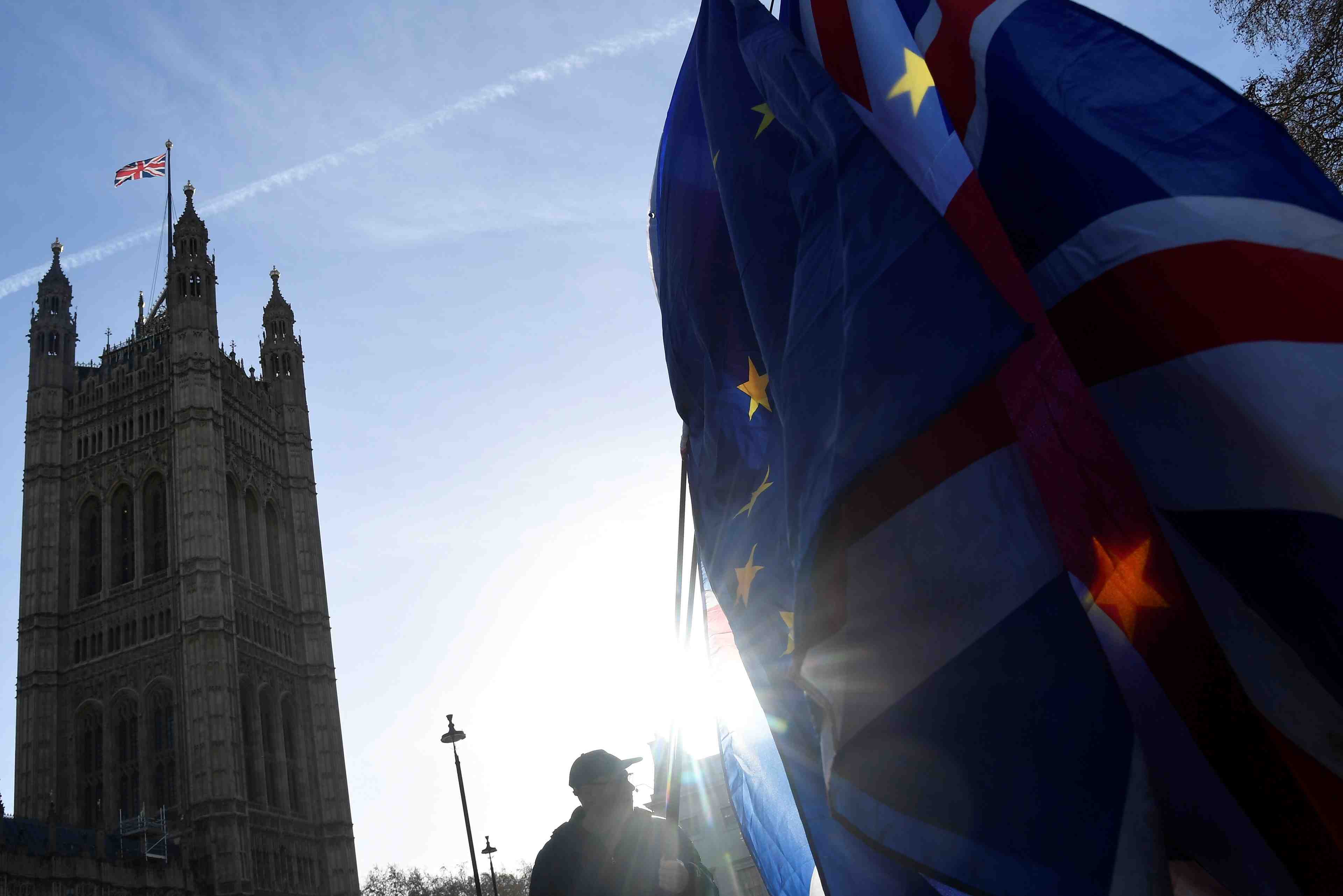 Les marches privilegient la these d'un "soft brexit", selon newton