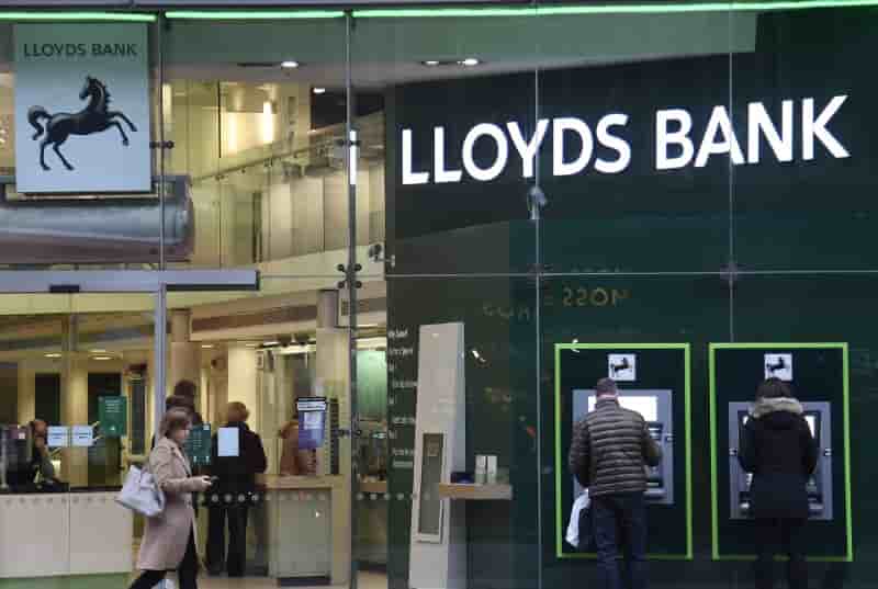Lloyds bank: benefice en hausse de 24%, rachat d'actions pour 1,75 milliard de livres