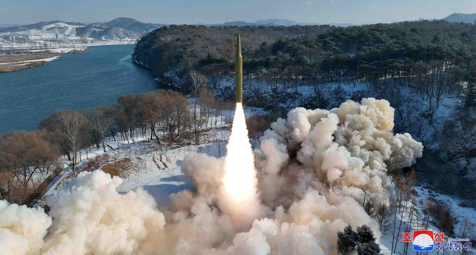 Un missile balistique test lance en coree du nord