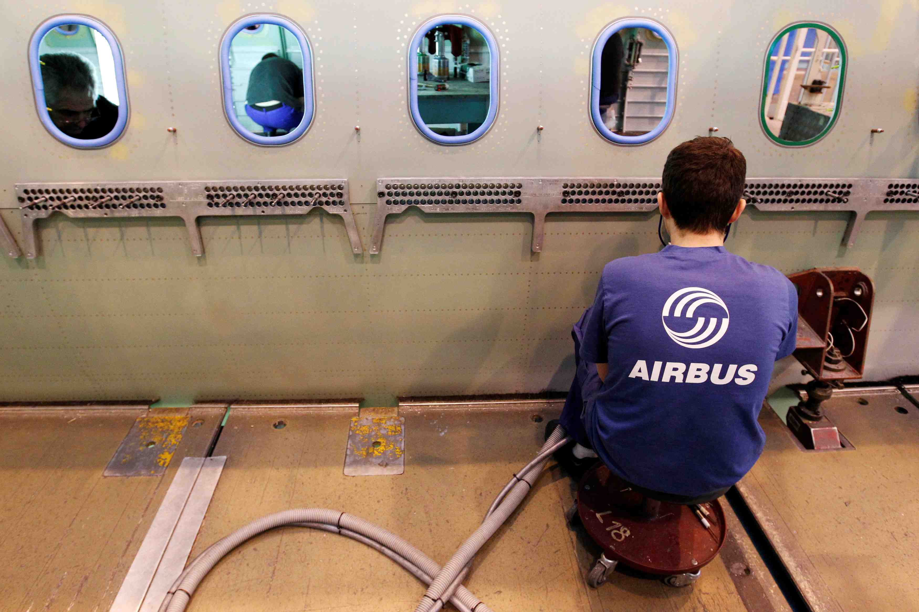 Les syndicats s’inquietent de la reorganisation d‘airbus