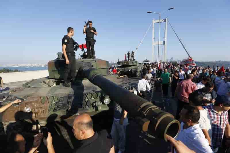 Turquie: prison a vie pour 64 personnes liees au putsch manque