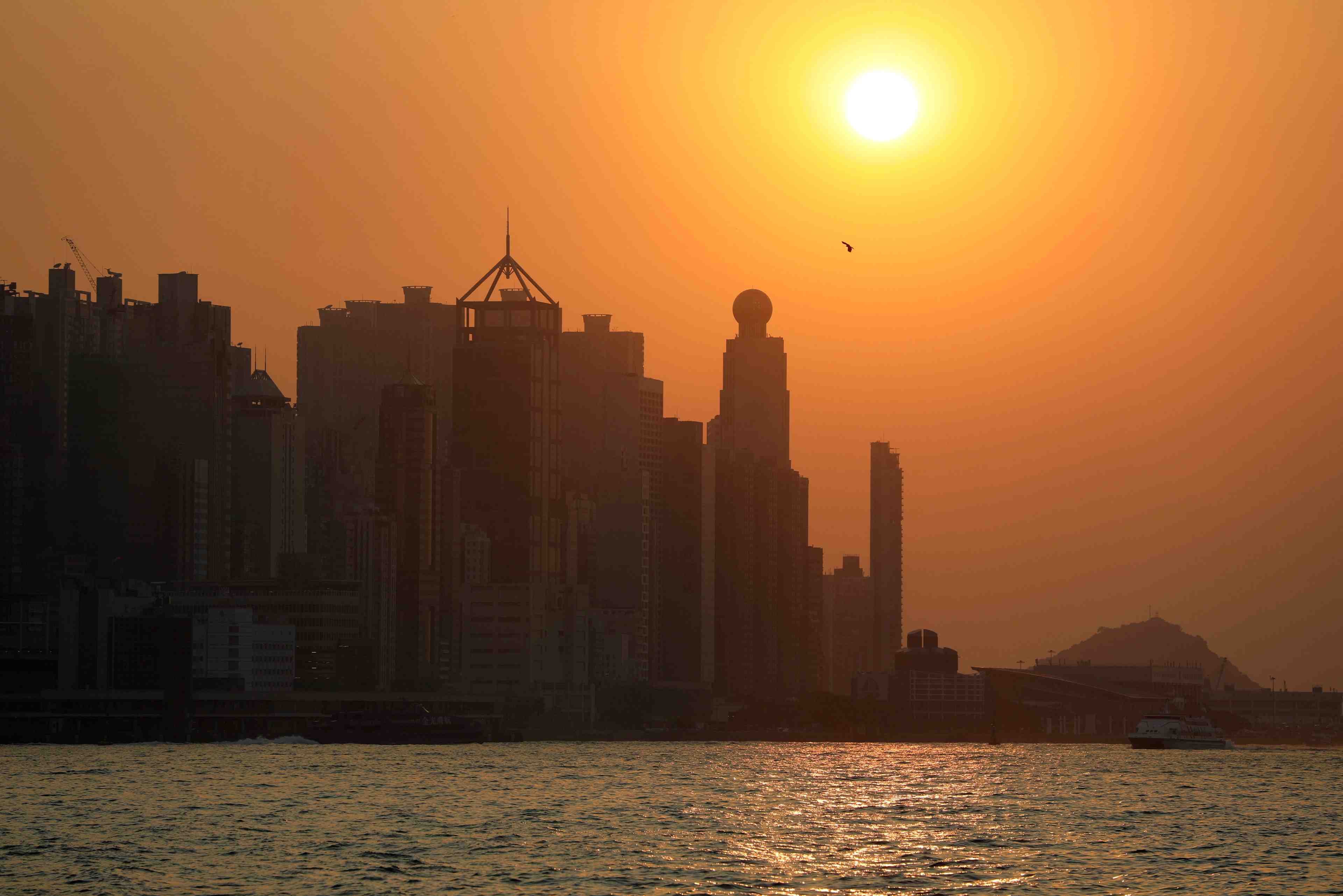 Le principal bureau chinois a hong kong denonce les sanctions us