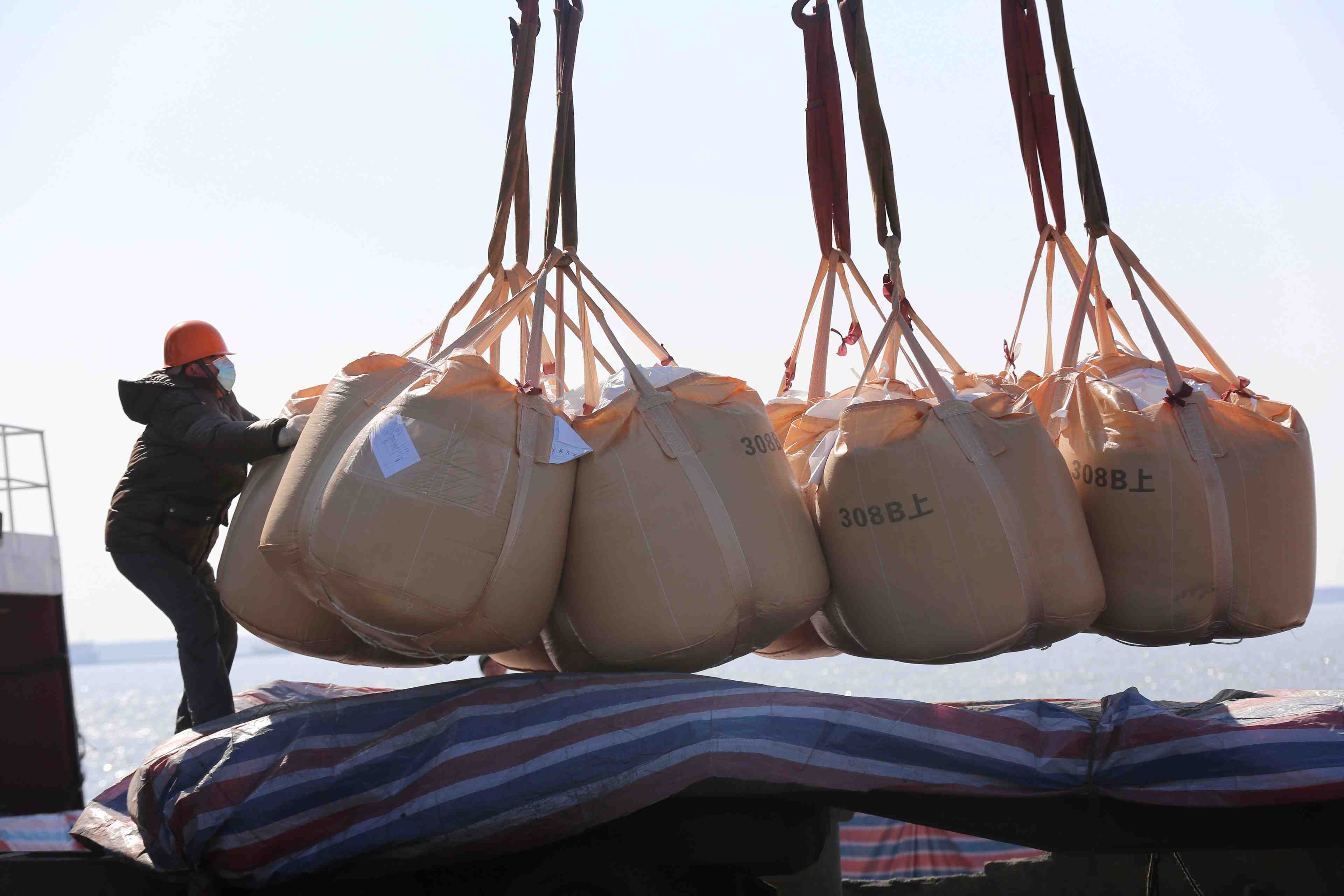 Chine: les exportations ont battu les attentes en juin avec les deconfinements