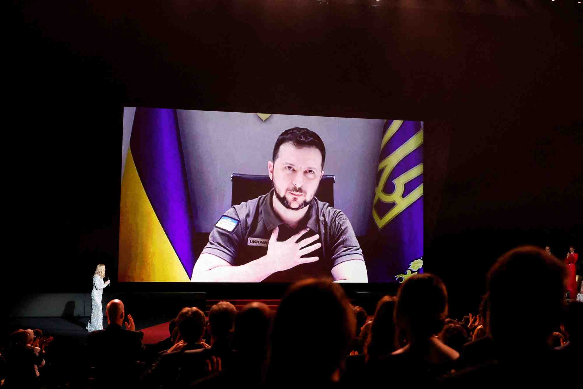 Le festival de cannes s'ouvre avec un discours de zelensky