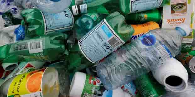 Plus de 90% du plastique dans le monde n'est pas recyclé et des millions de tonnes finissent chaque année dans la nature ou dans les océans.