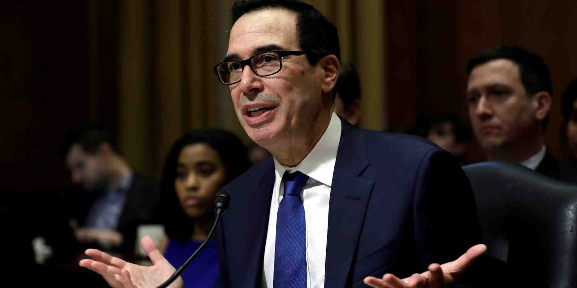 "J'espère que (le plan) sera adopté lundi parce que nous avons besoin de cet argent maintenant", le secrétaire au Trésor américain, Steven Mnuchin qui se veut optimiste quand à l'accord du Congrès.