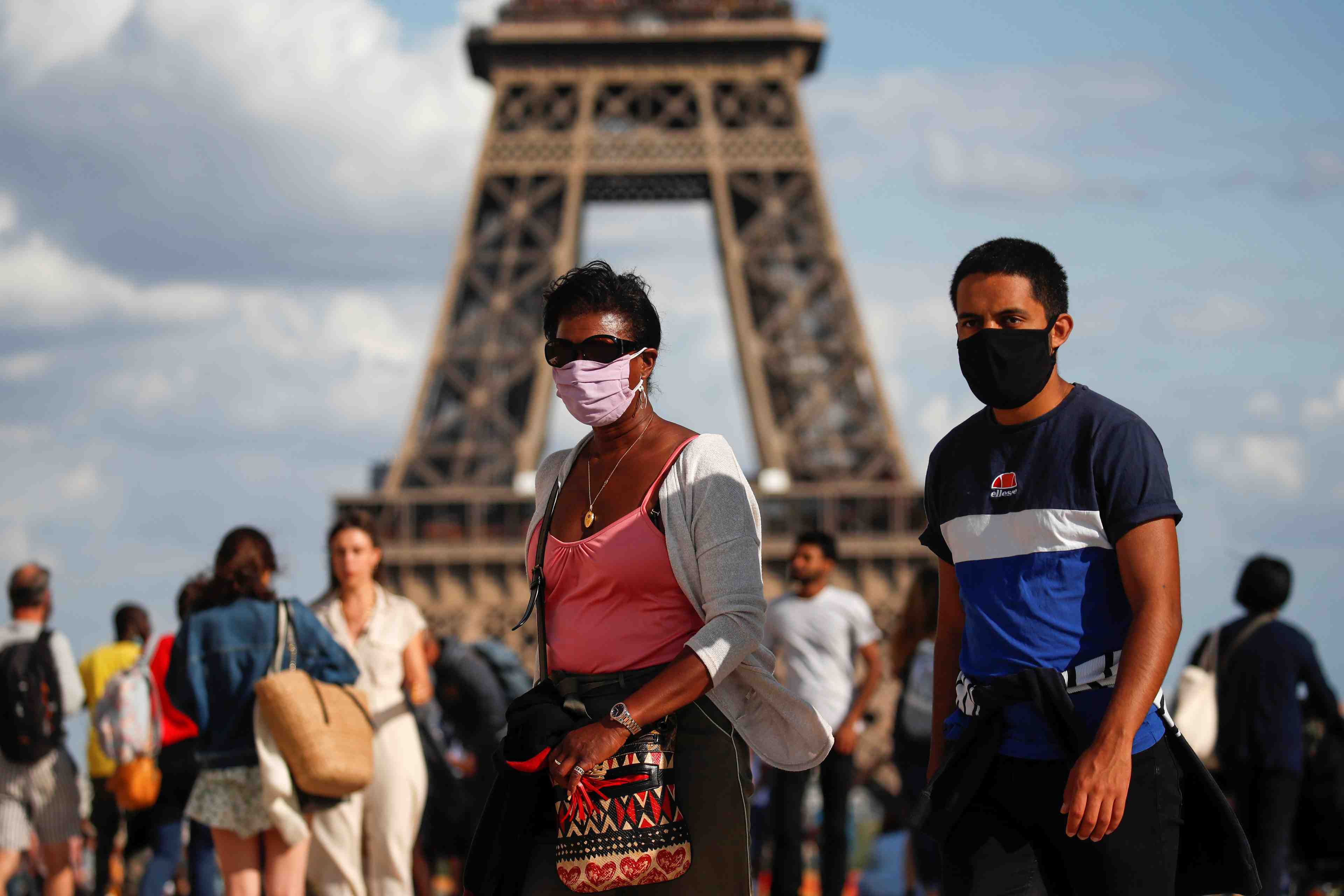 France: plus de 1.100 nouveaux cas par jour entre samedi et lundi