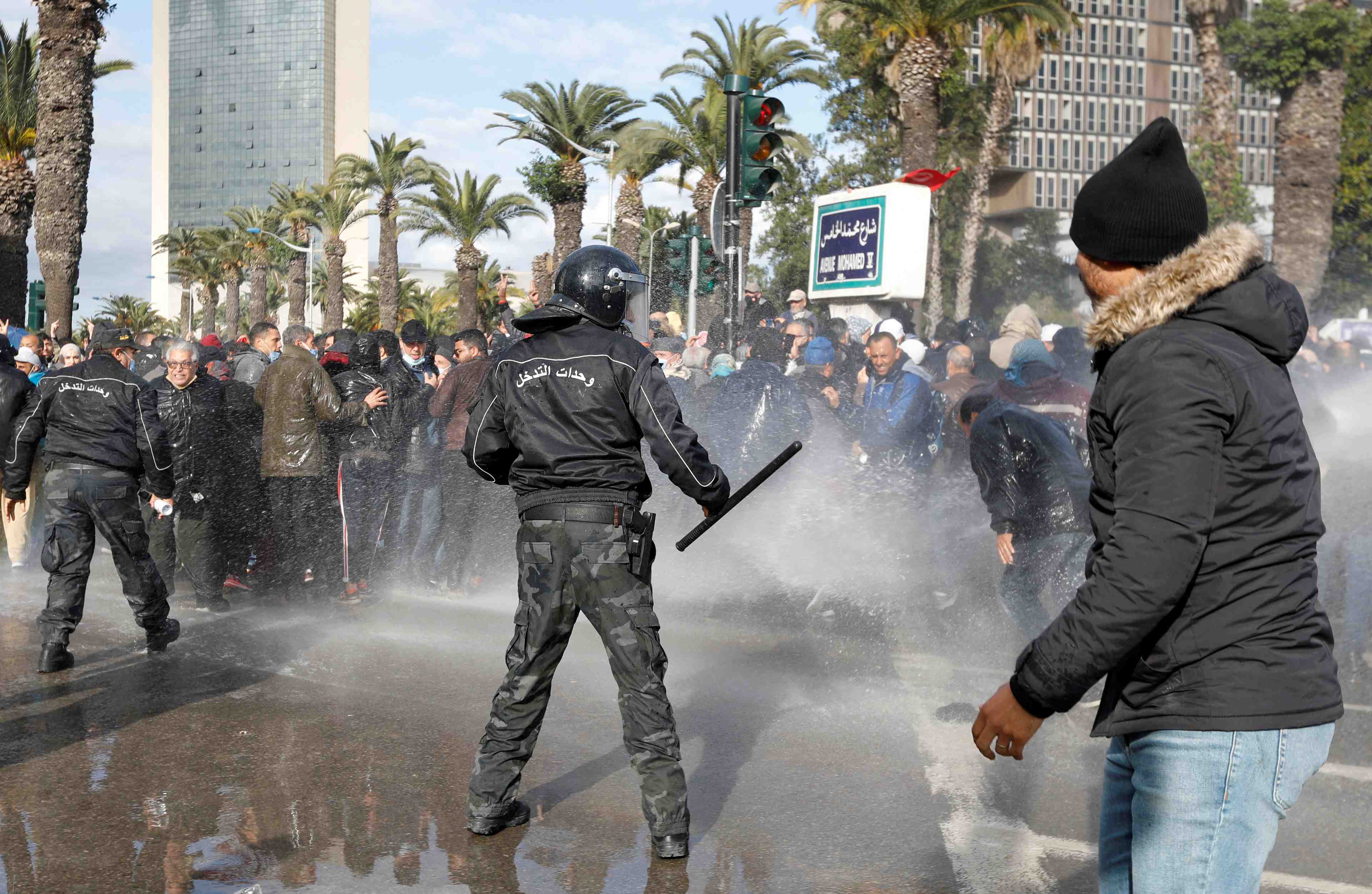 La police tunisienne disperse une manifestation a tunis