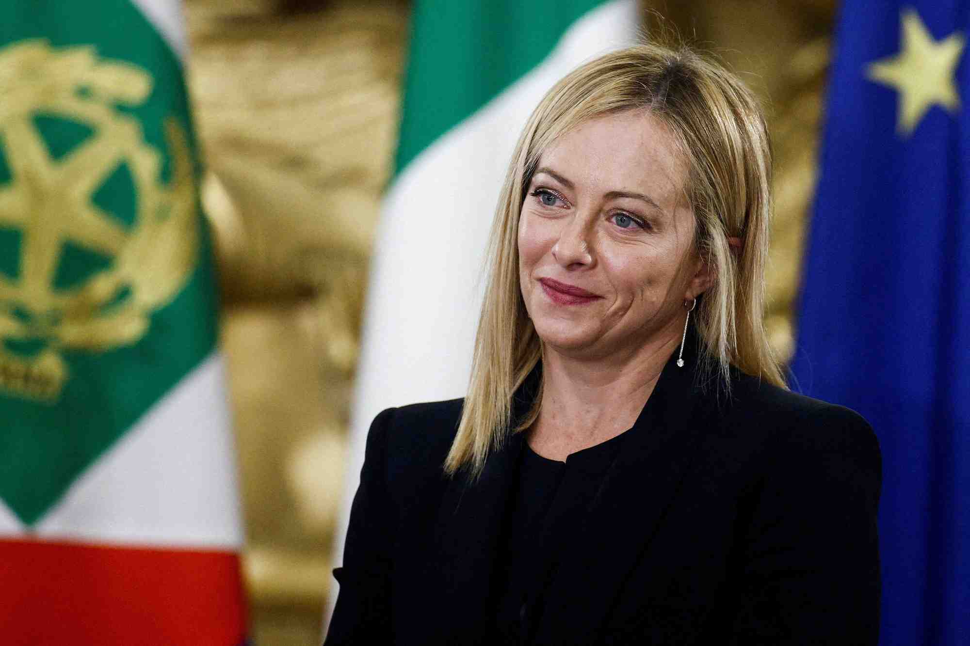 Pour rappel, un dispositif d'incitations fiscales généreux, introduit par le gouvernement Conte en 2020 pour rendre les habitations moins énergivores, a fait déraper ces trois dernières années les déficits de l'Italie.