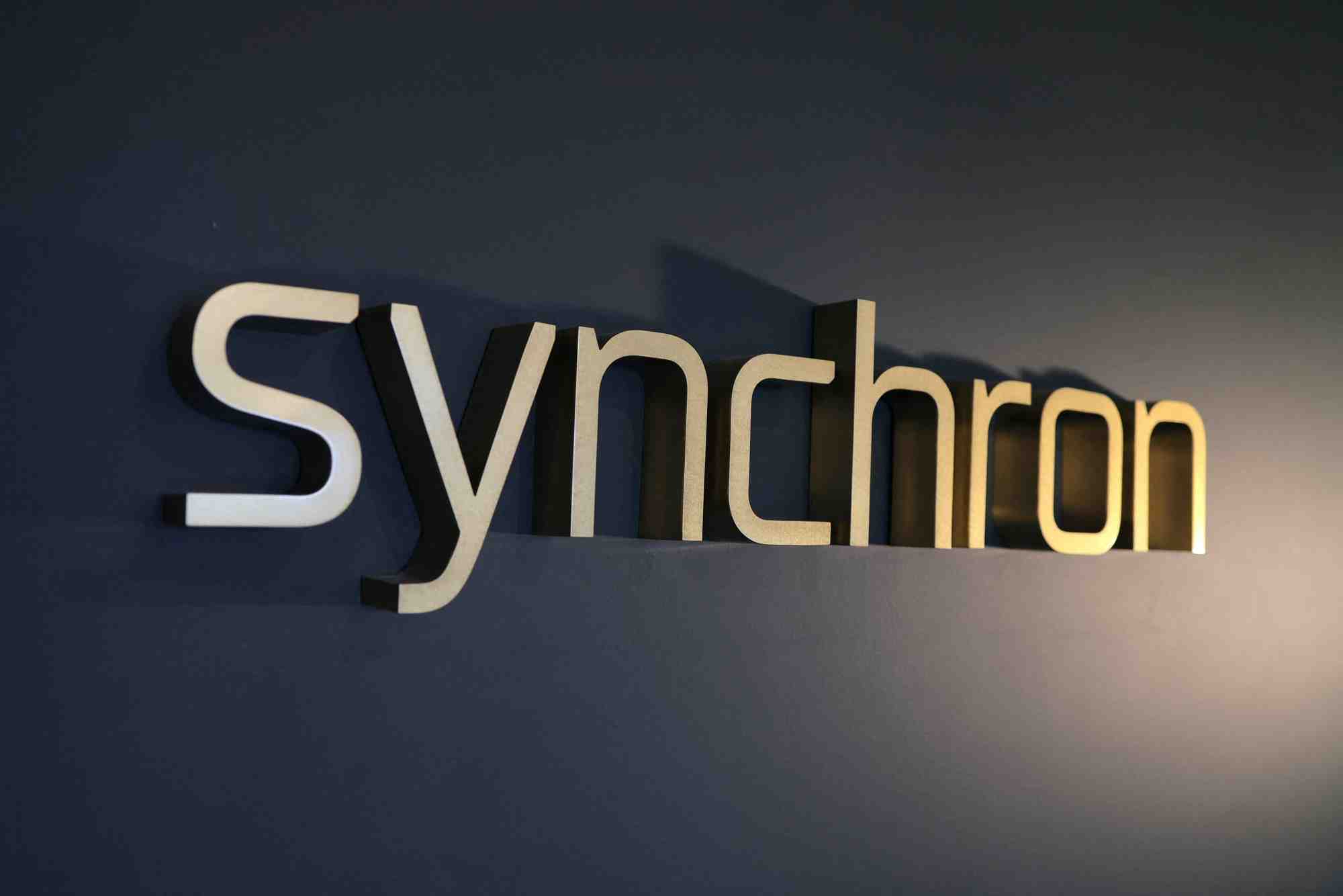 Le logo de synchron