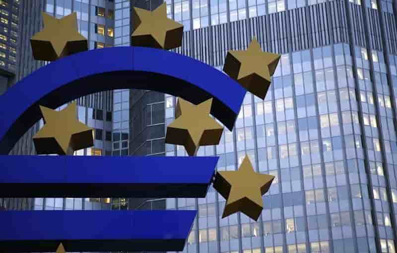 Il ne faut pas menacer l'indépendance de la BCE, avertit Draghi