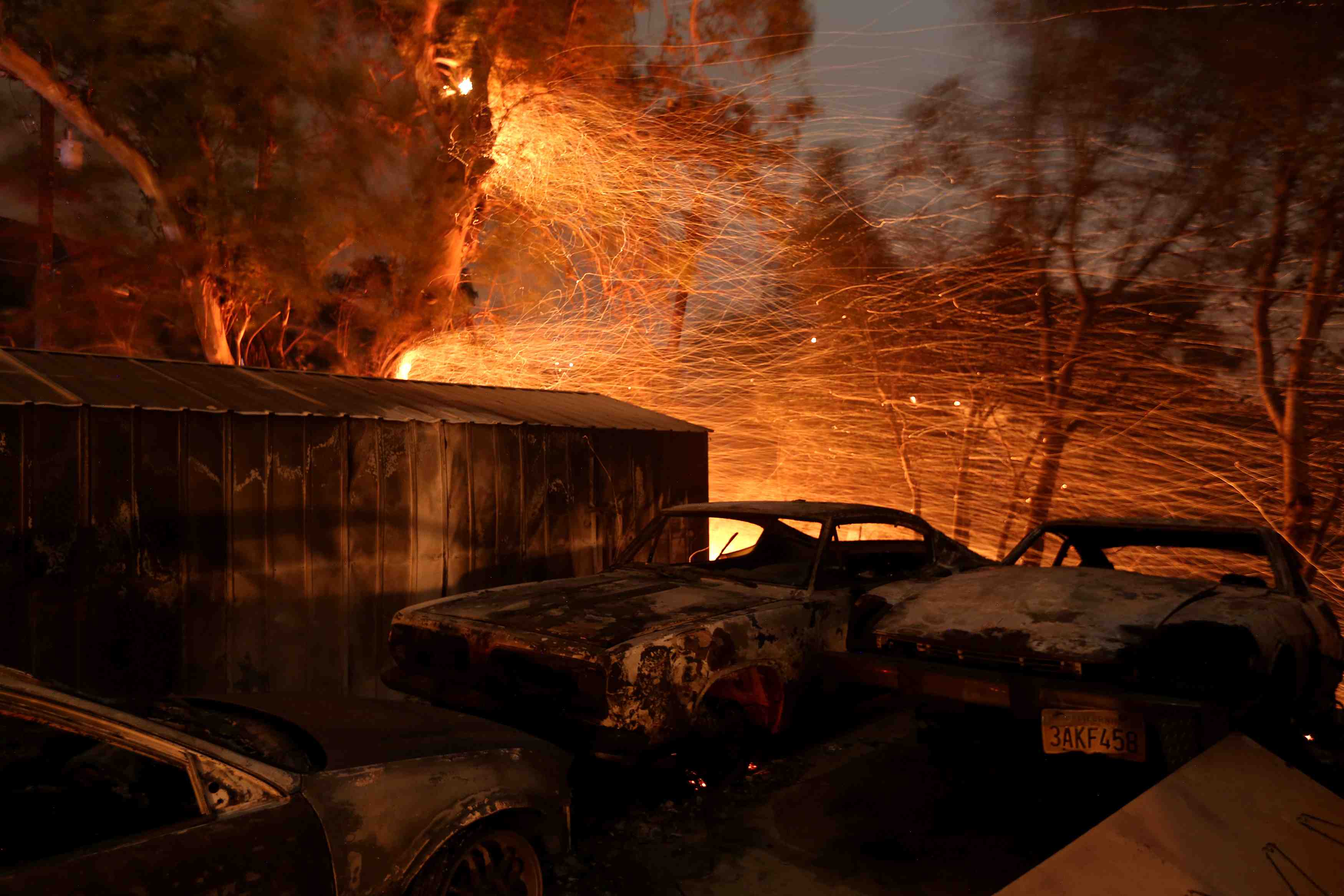 Californie: le vent plus calme, favorable au travail des pompiers