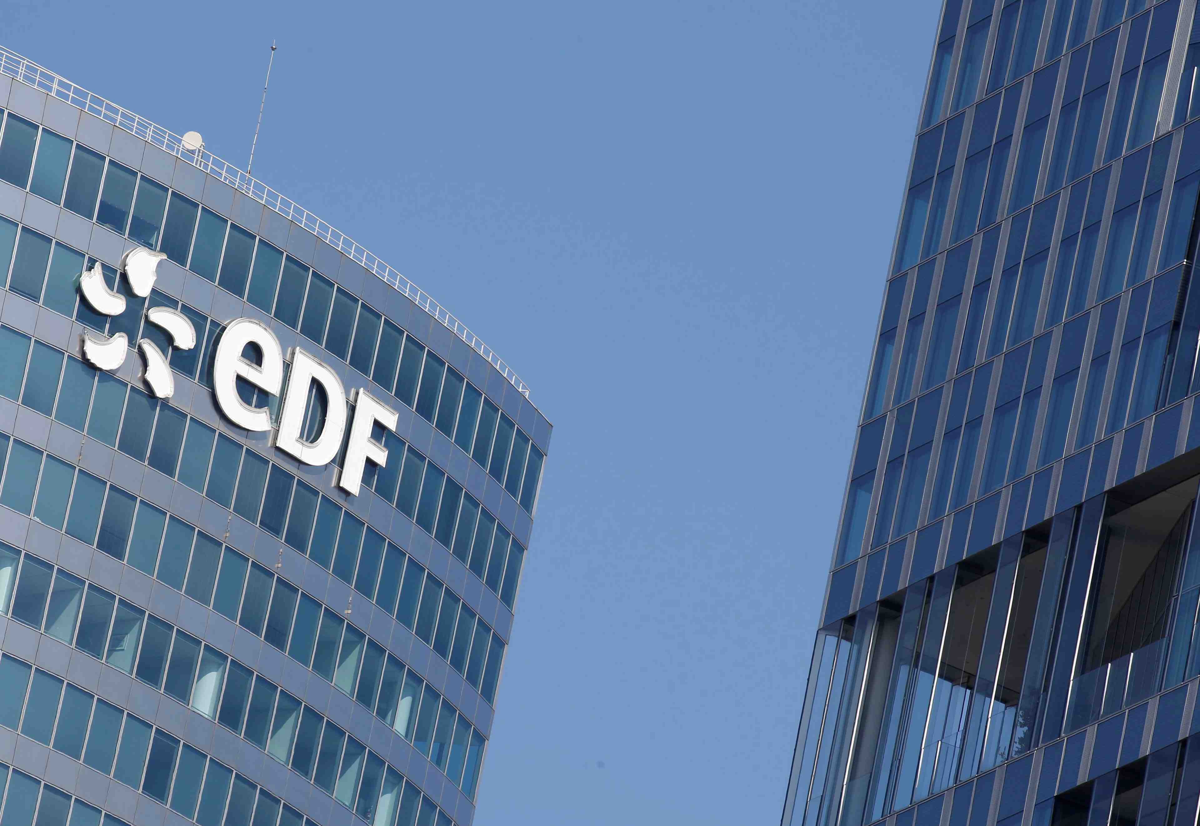 La production d'edf reduite de 6% par un mouvement de greve