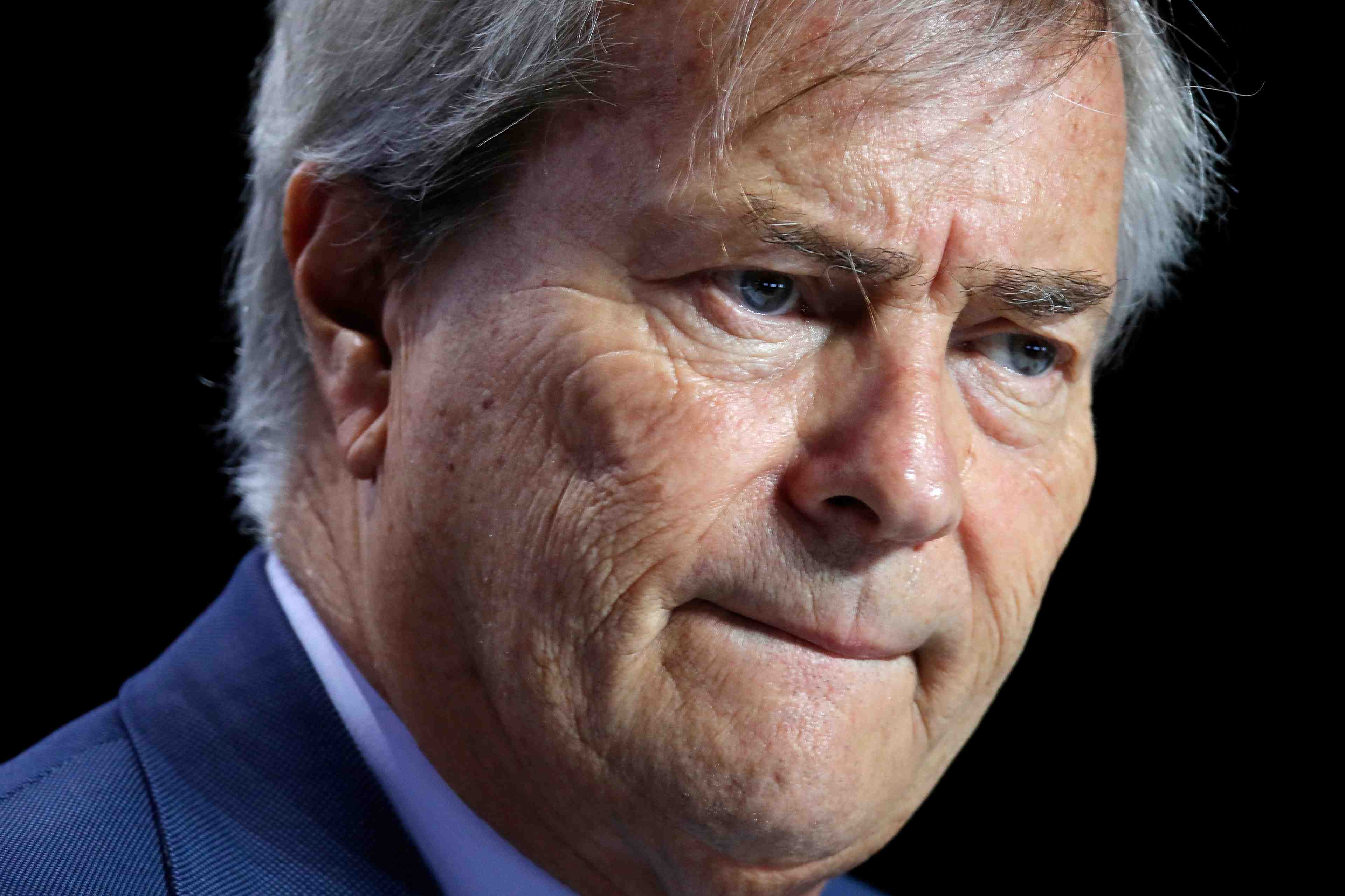 Bollore a reduit sa part dans mediobanca a 6,73%