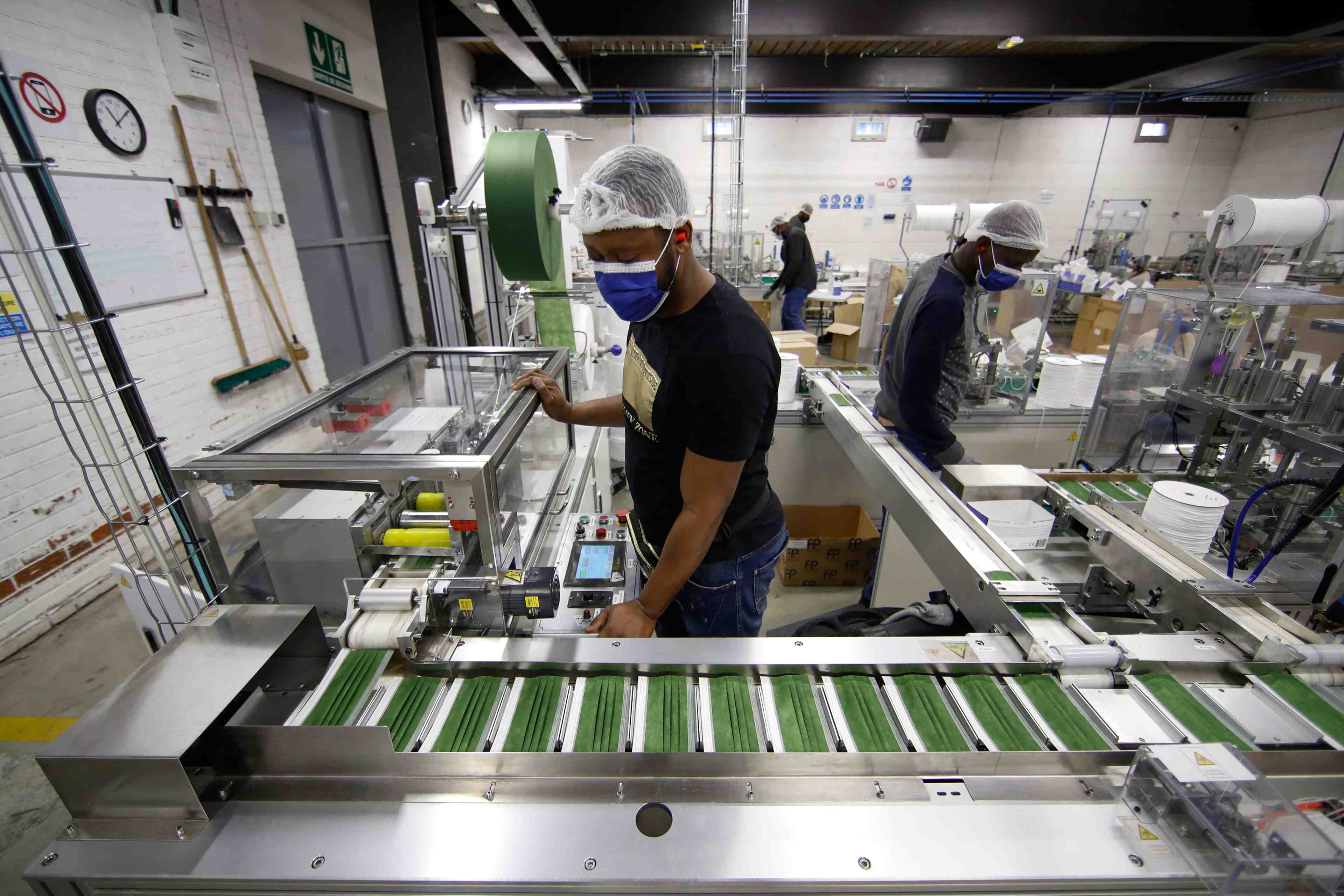France: l'impact des restrictions sanitaires est de 0,2 point de pib annuel, selon une source a bercy