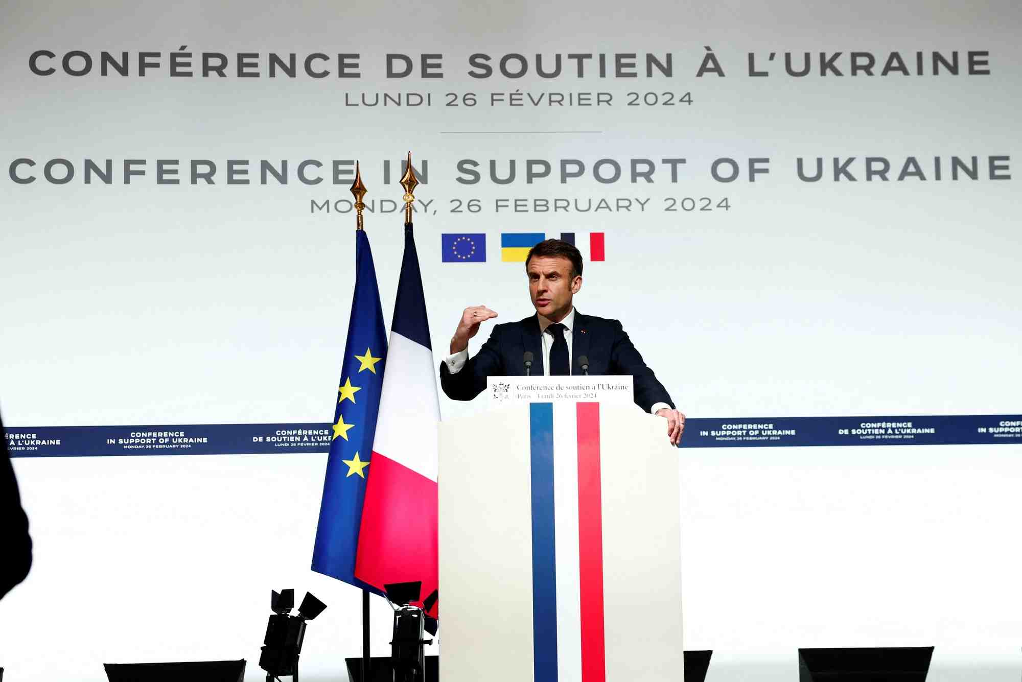 Le president francais macron accueille un sommet sur l'ukraine a paris