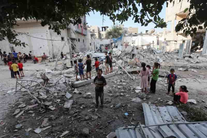 Site d'une frappe israelienne sur une maison du camp de refugies de maghazi, dans le centre de la bande de gaza