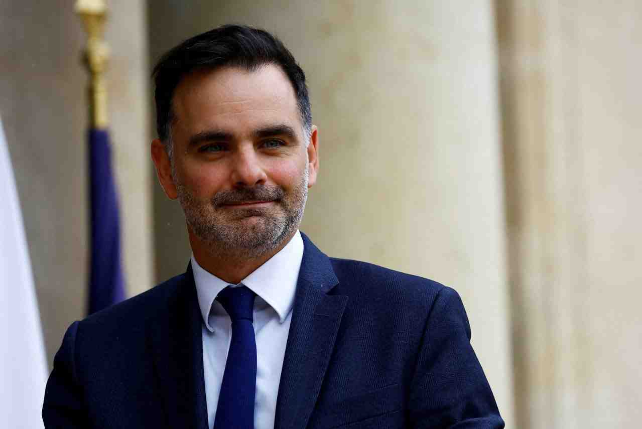 Laurent Saint-Martin, s'est dit « prêt à ce que seulement la moitié, 2 milliards d'euros, puisse être demandée aux entreprises » au lieu des 4 milliards de réductions.