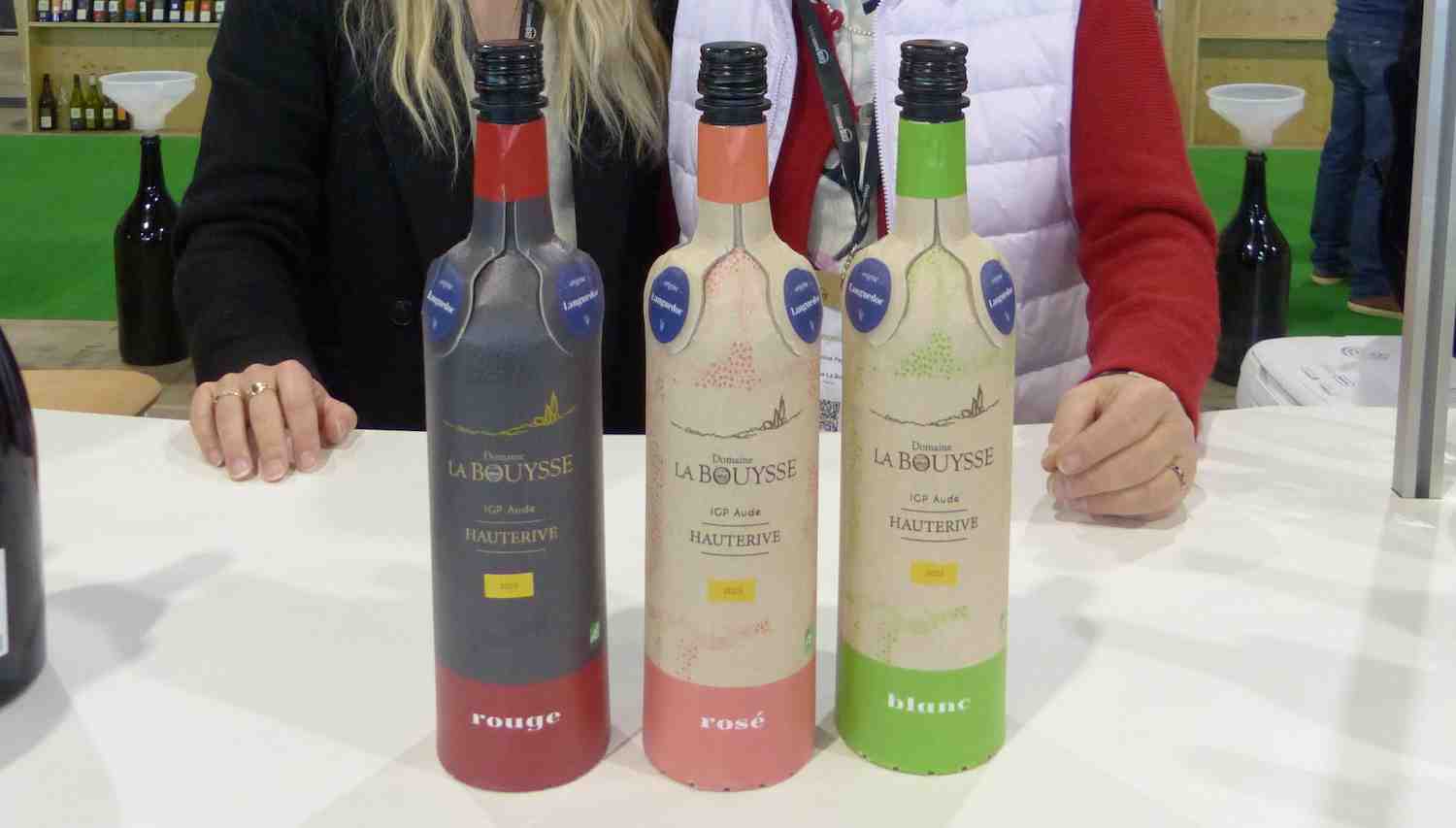 Le domaine de la Bouysse dans les Corbières (Aude), teste la bouteille en carton, qu'il présente sur le salon Wine Paris (10 au 12 février 2025).