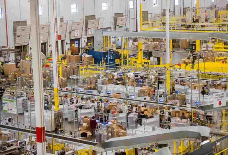 Amazon mise sur les robots pour accélerer ses livraisons de Noël