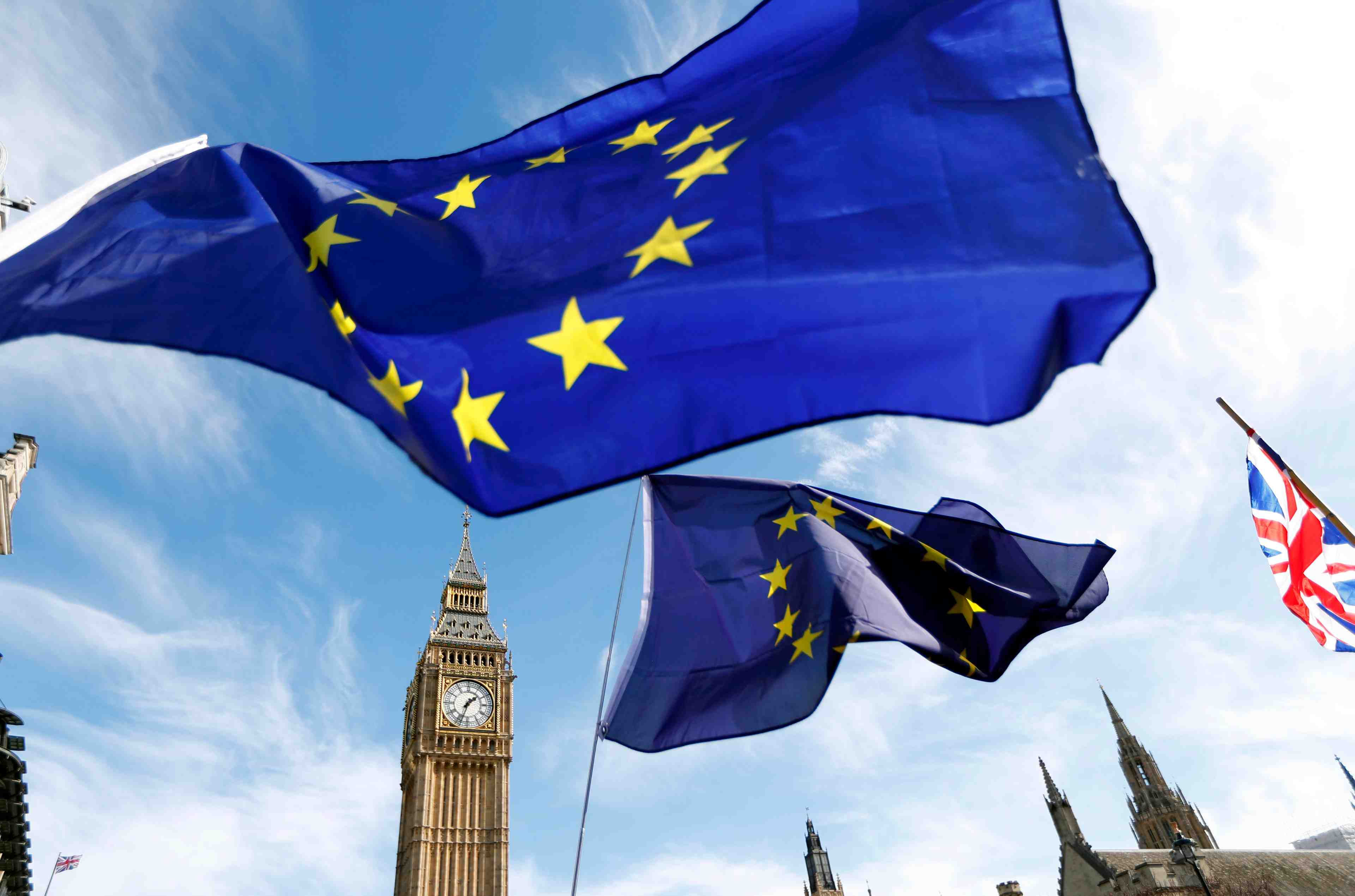 Plusieurs milliers de manifestants contre le brexit a londres