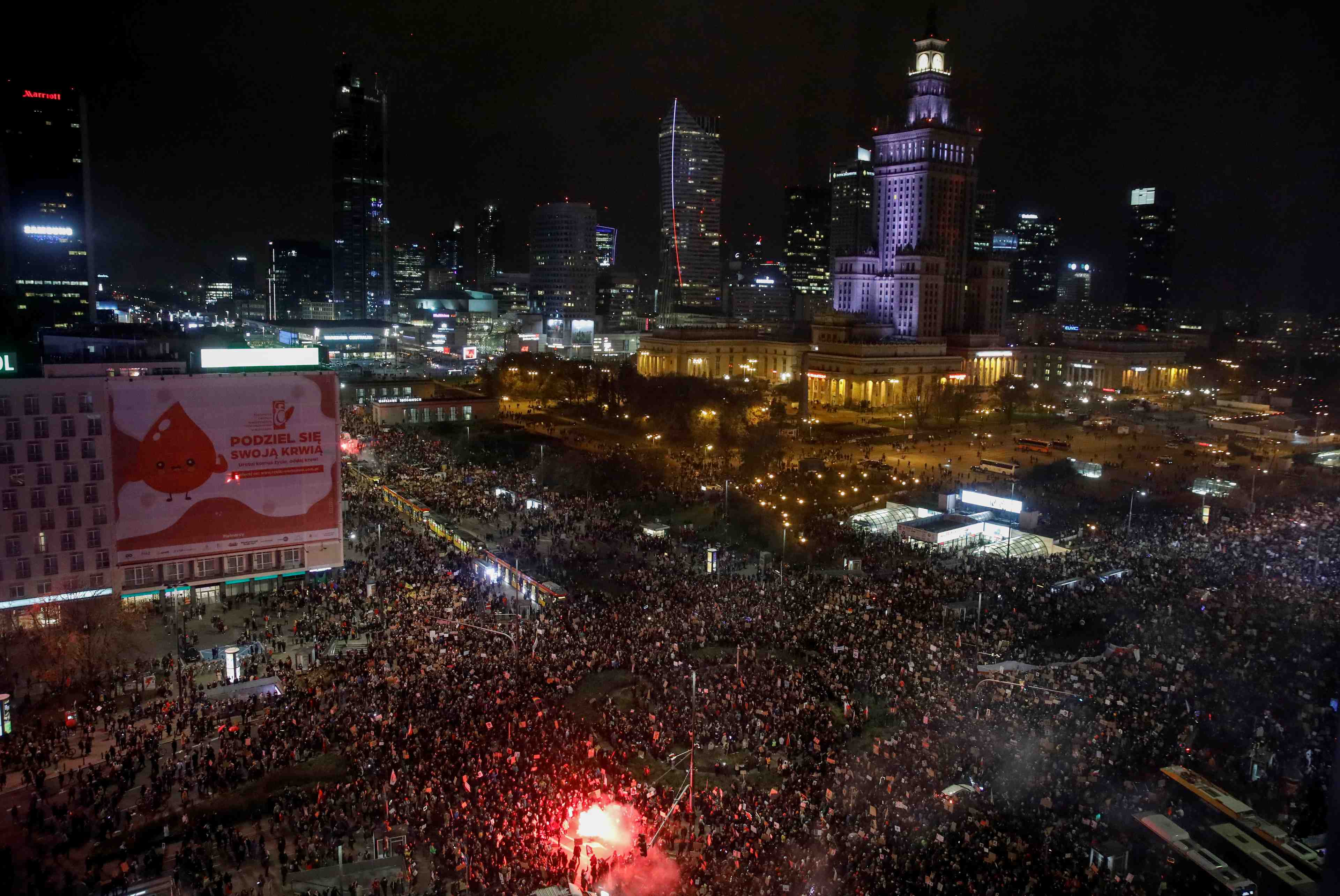 Pologne: vaste manifestation pour le droit a l'avortement a varsovie