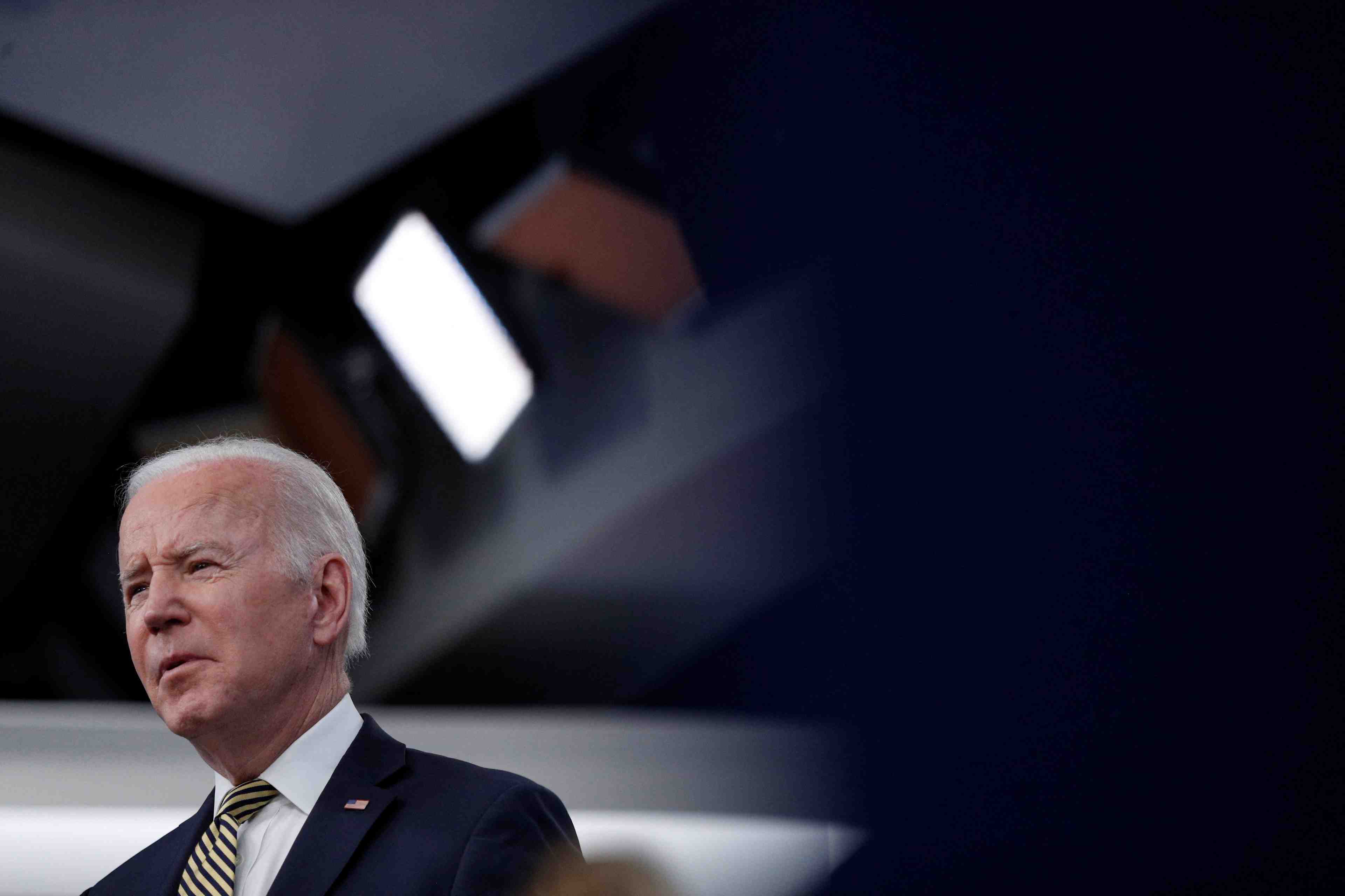 Joe biden promet des drones et des systemes anti-aeriens a l'ukraine