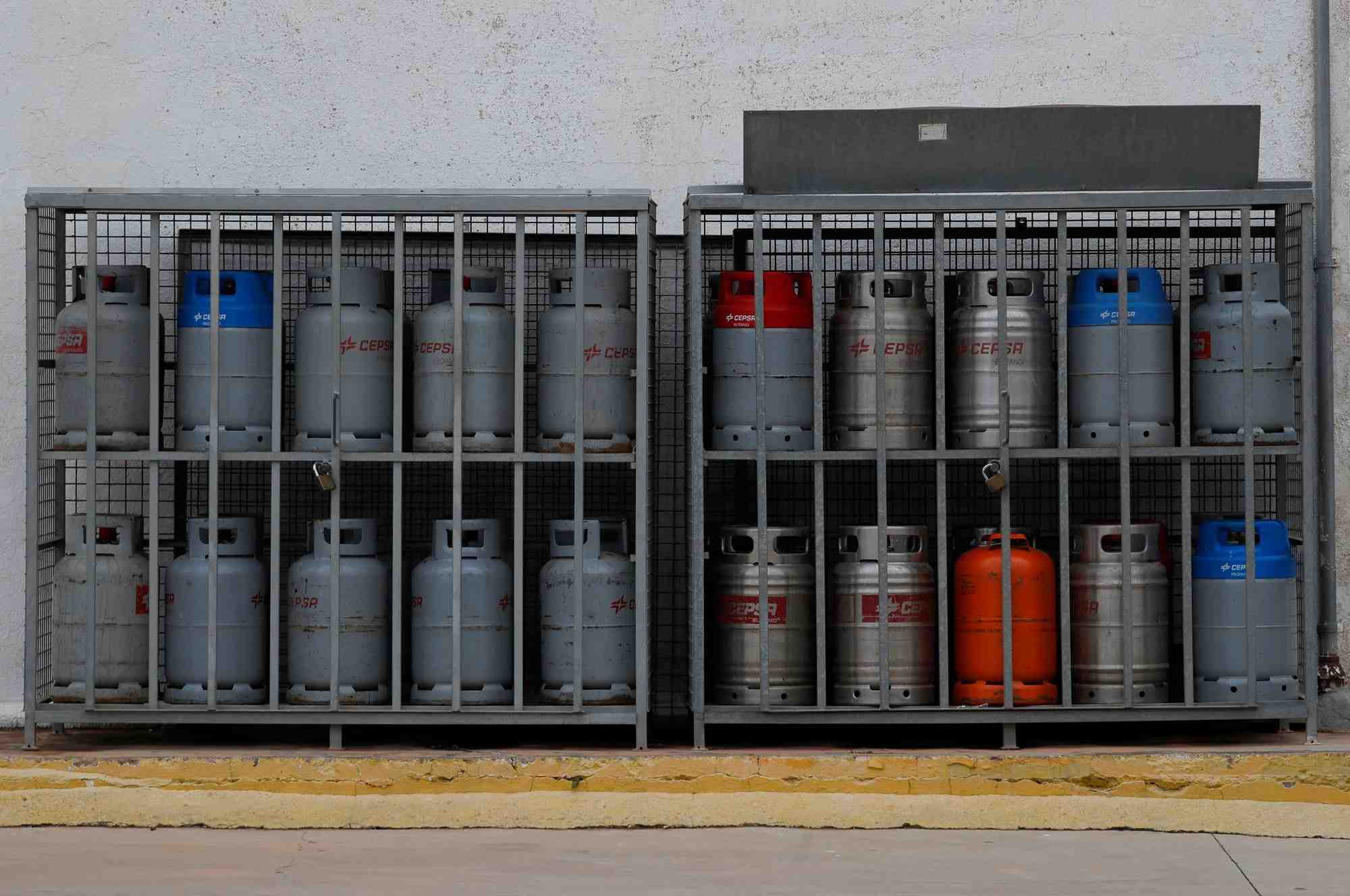Du butane et du propane, stockes dans une station-service en espagne
