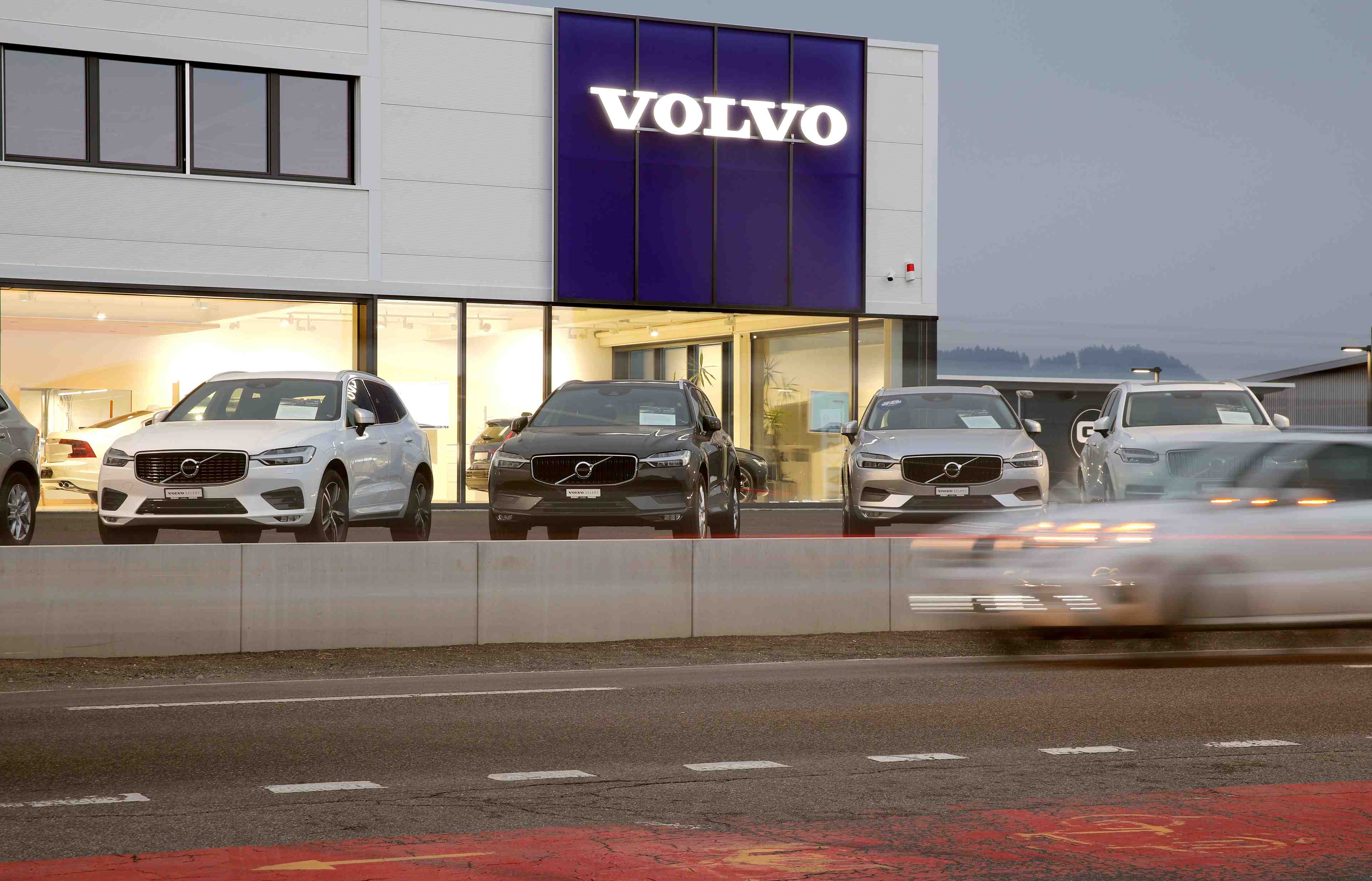 La guerre commerciale conduit volvo cars a reduire ses couts