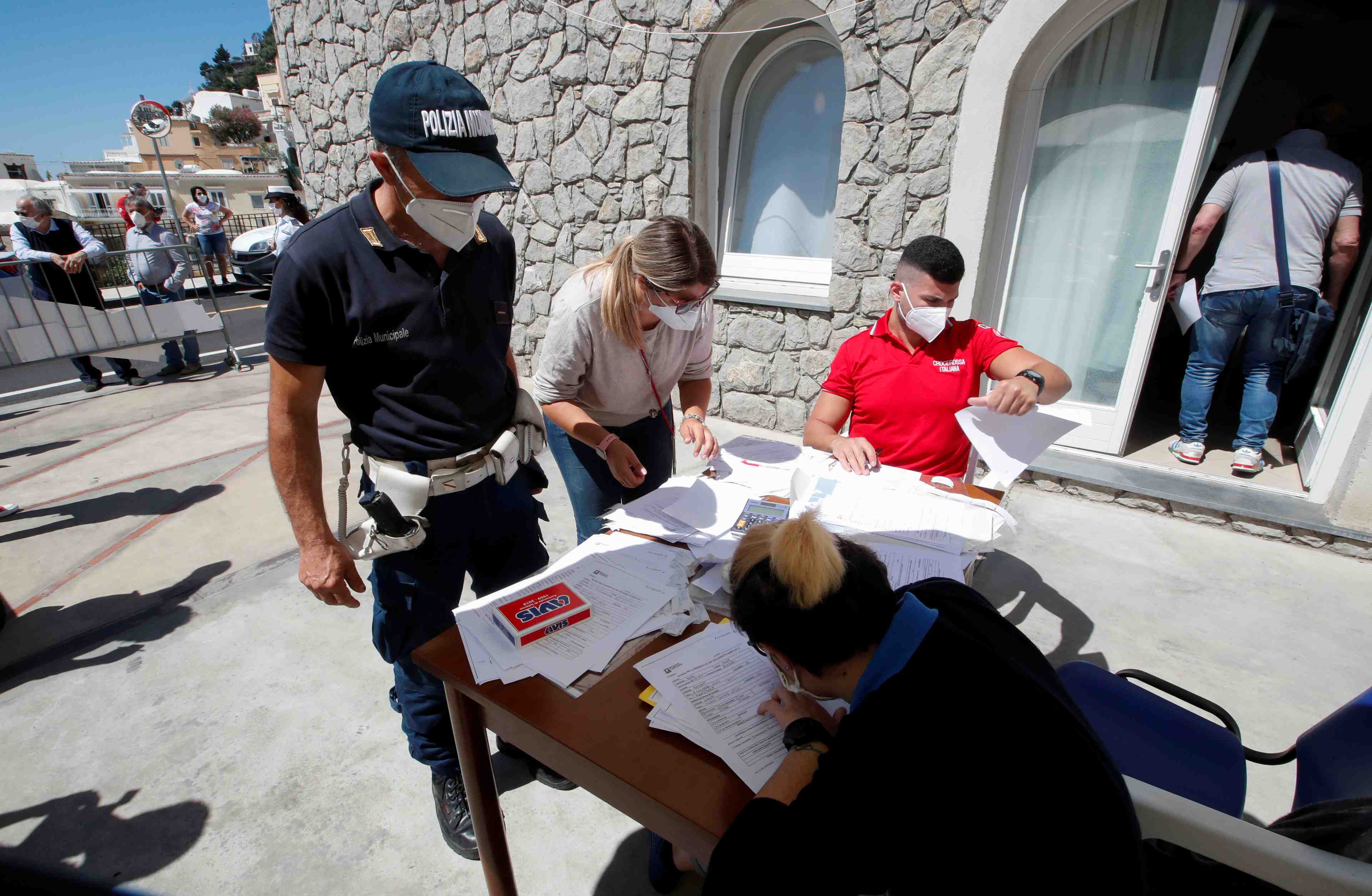 Le bilan quotidien du coronavirus recule a 130 deces supplementaires en italie