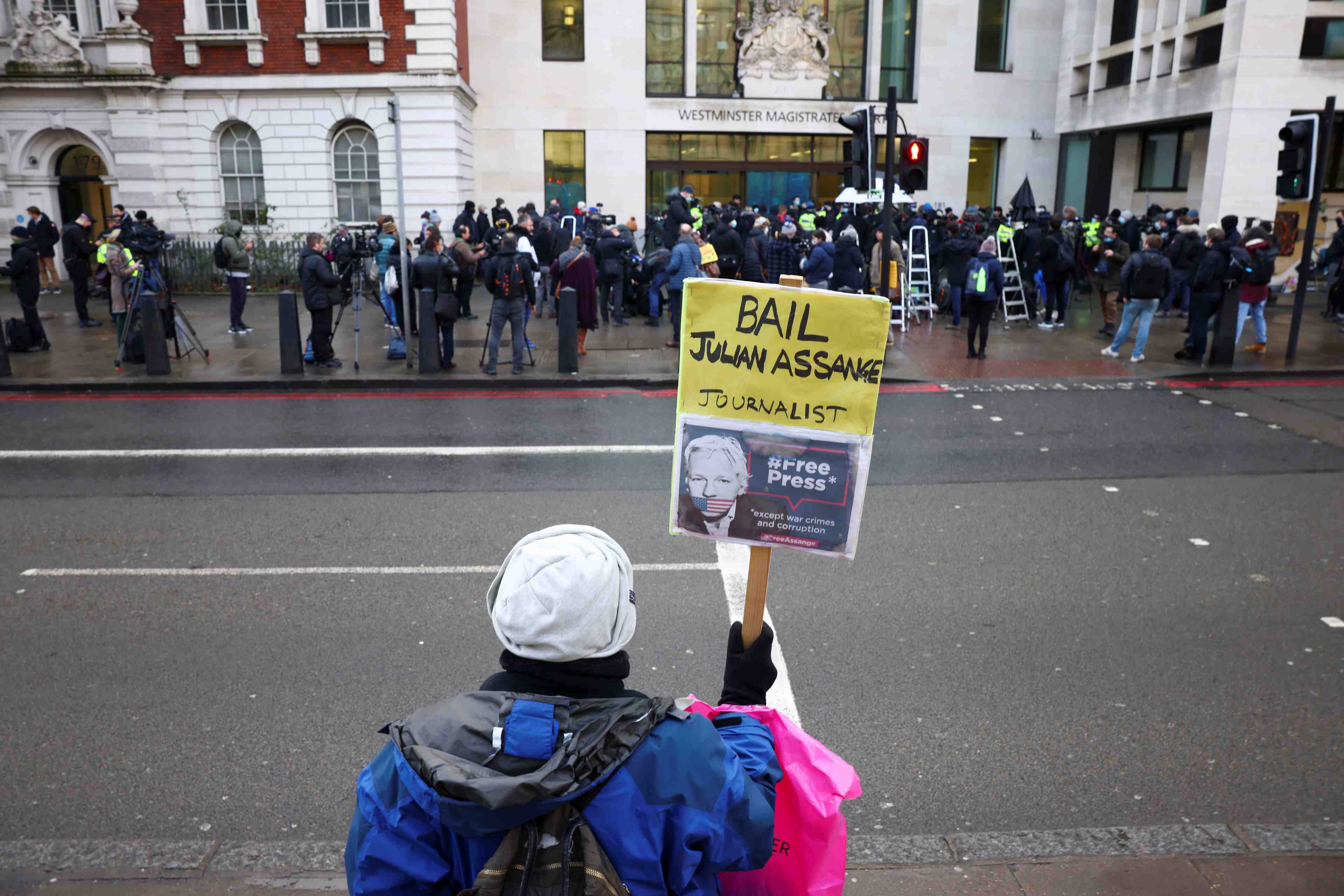 Grande-bretagne: la justice rejette la demande de liberation de julian assange