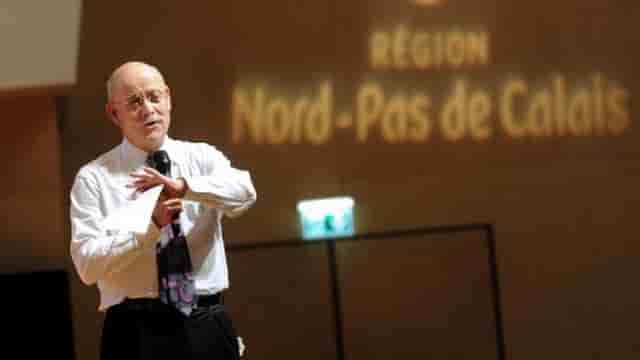 Pour Jeremy Rifkin (en photo), le "New Deal vert" se traduit par une "transformation complète de l'économie vers un nouveau paradigme".