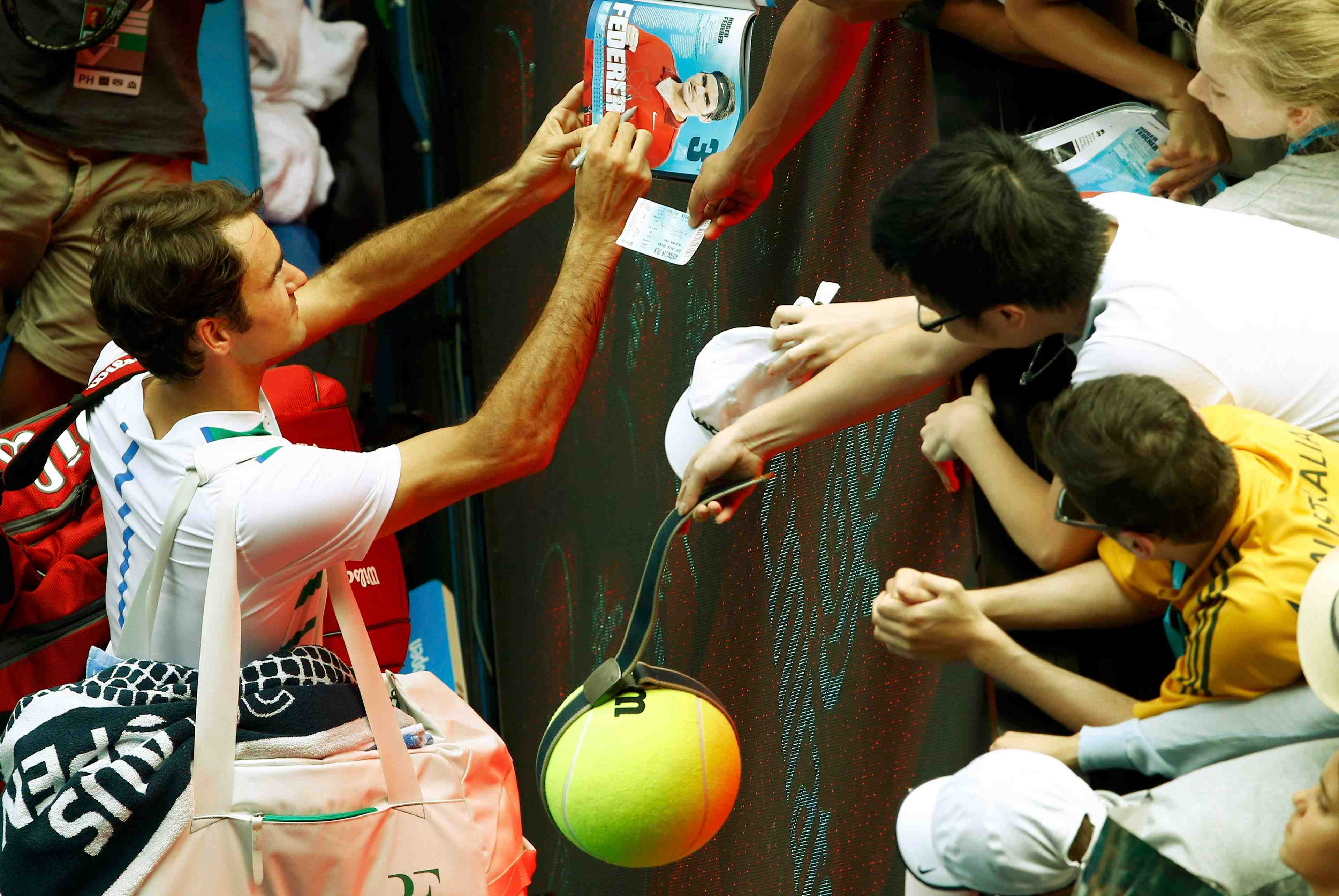 Federer domine facilement berdych et rejoint le dernier carre de l'open d'australie