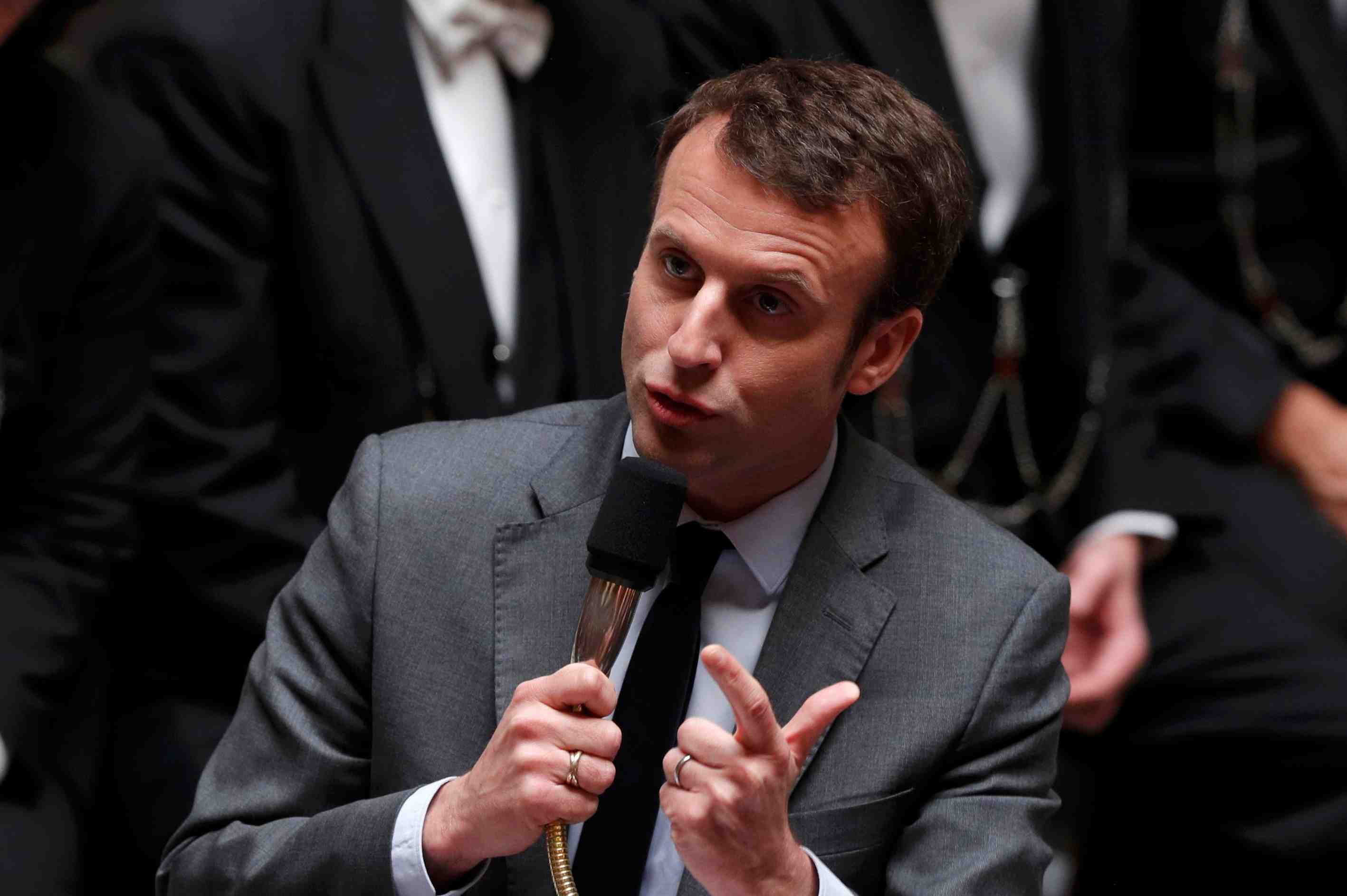 Macron interpelle ghosn sur sa remuneration
