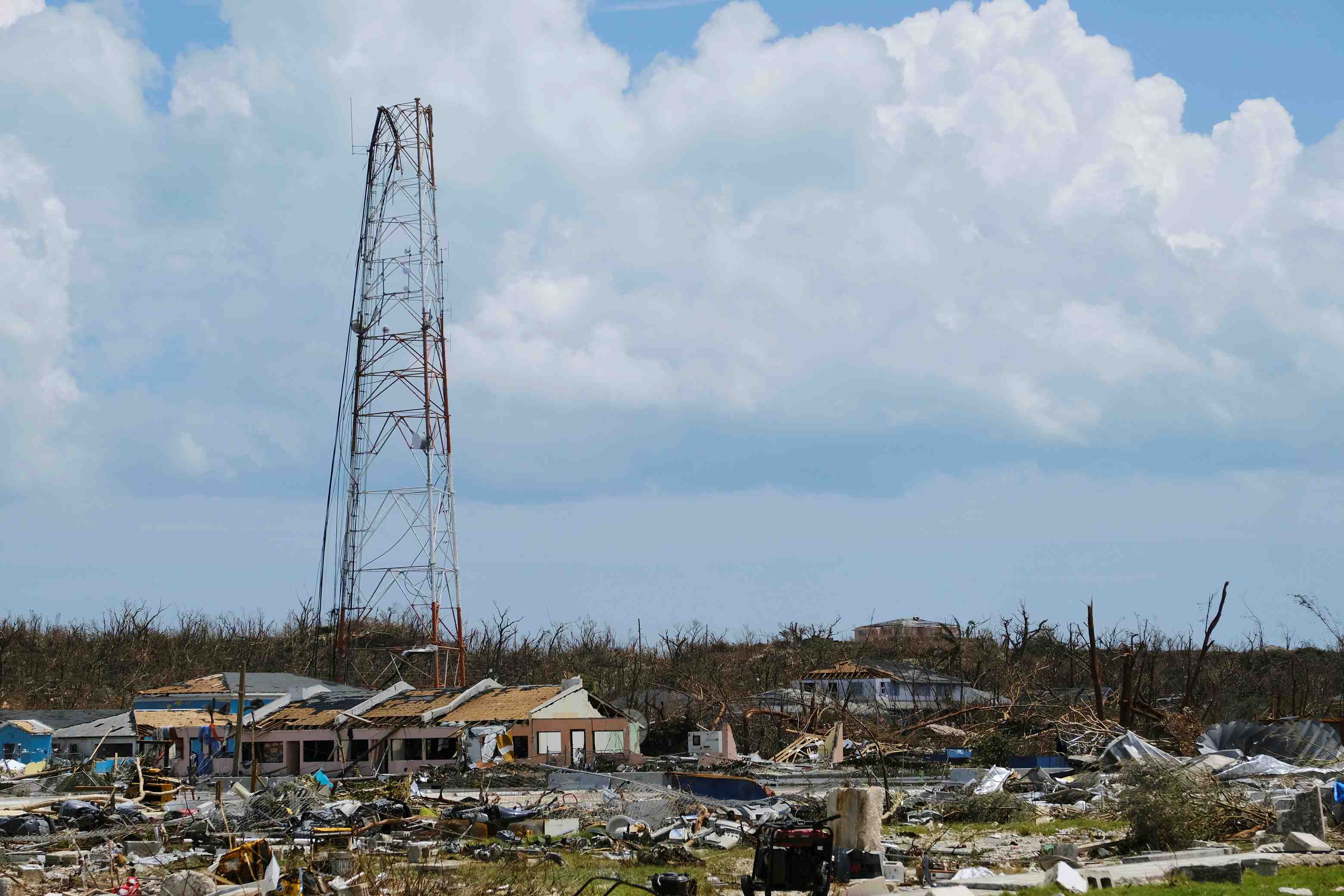 Le bilan de l'ouragan dorian aux bahamas s'alourdit a 20 morts