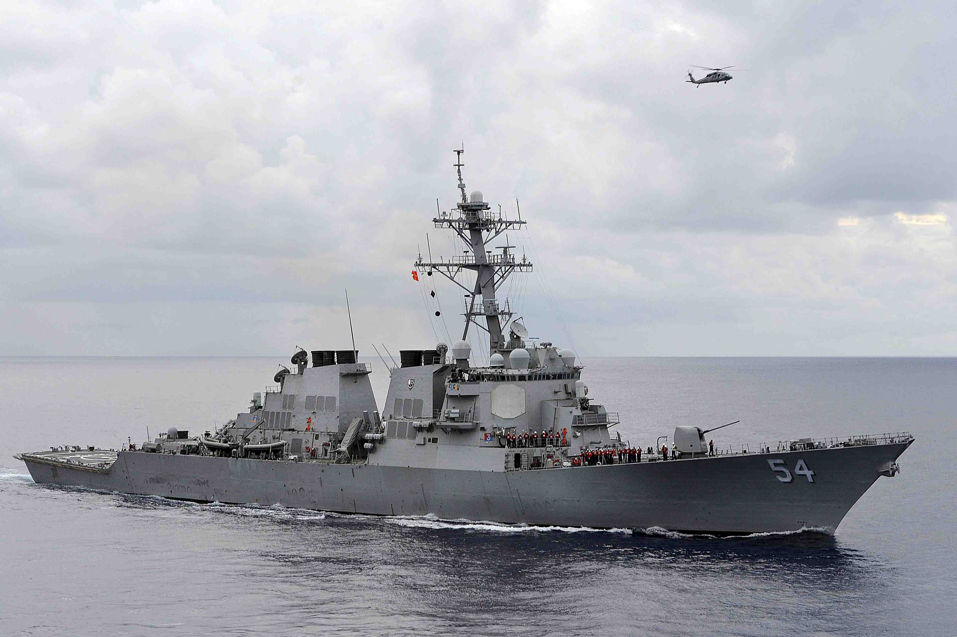 La chine affirme qu'un navire de guerre americain a penetre illegalement dans ses eaux territoriales