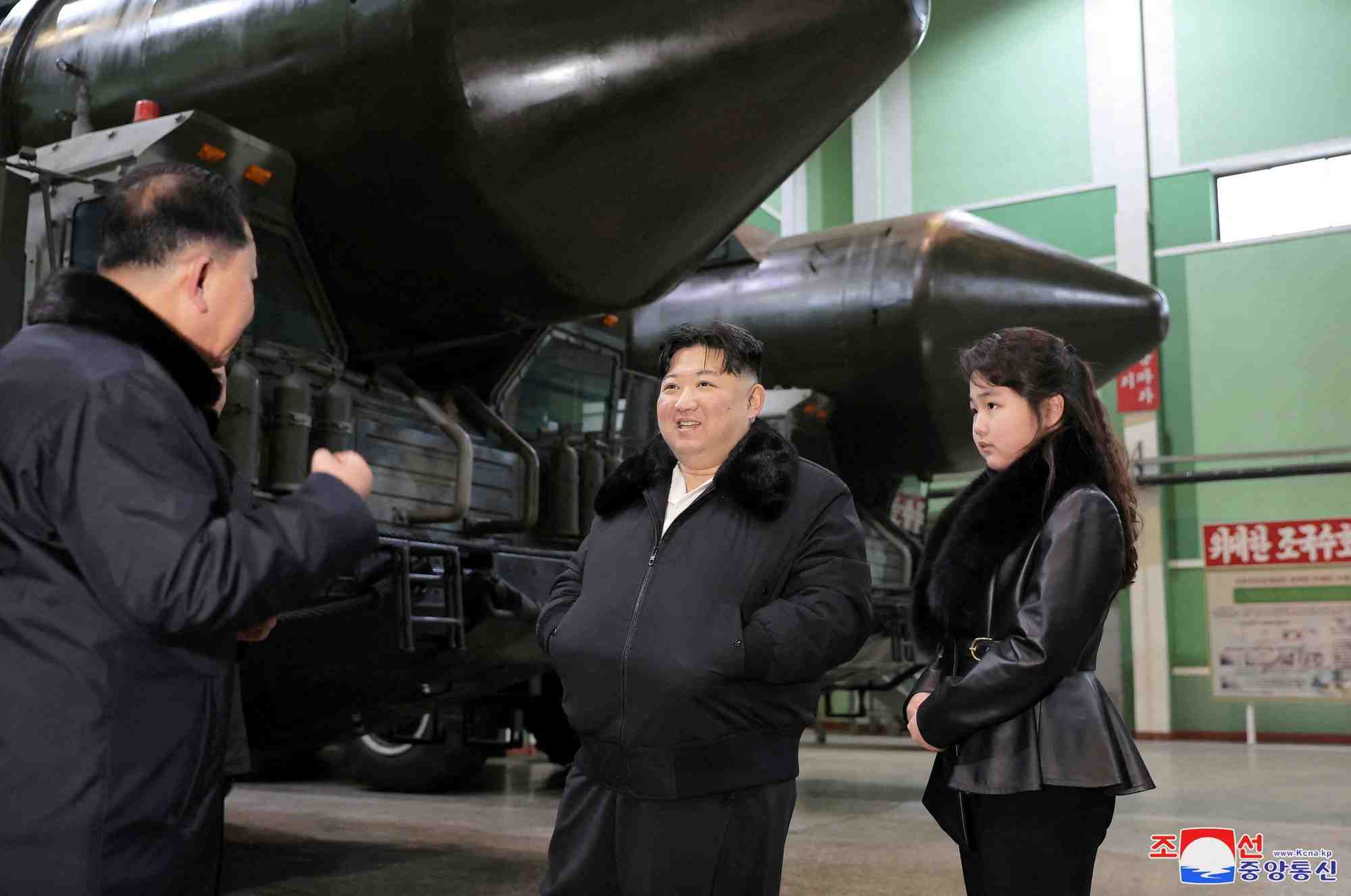 Kim Jong Un, le dirigeant de la Corée du Nord, prépare sa fille adolescente à prendre sa suite.