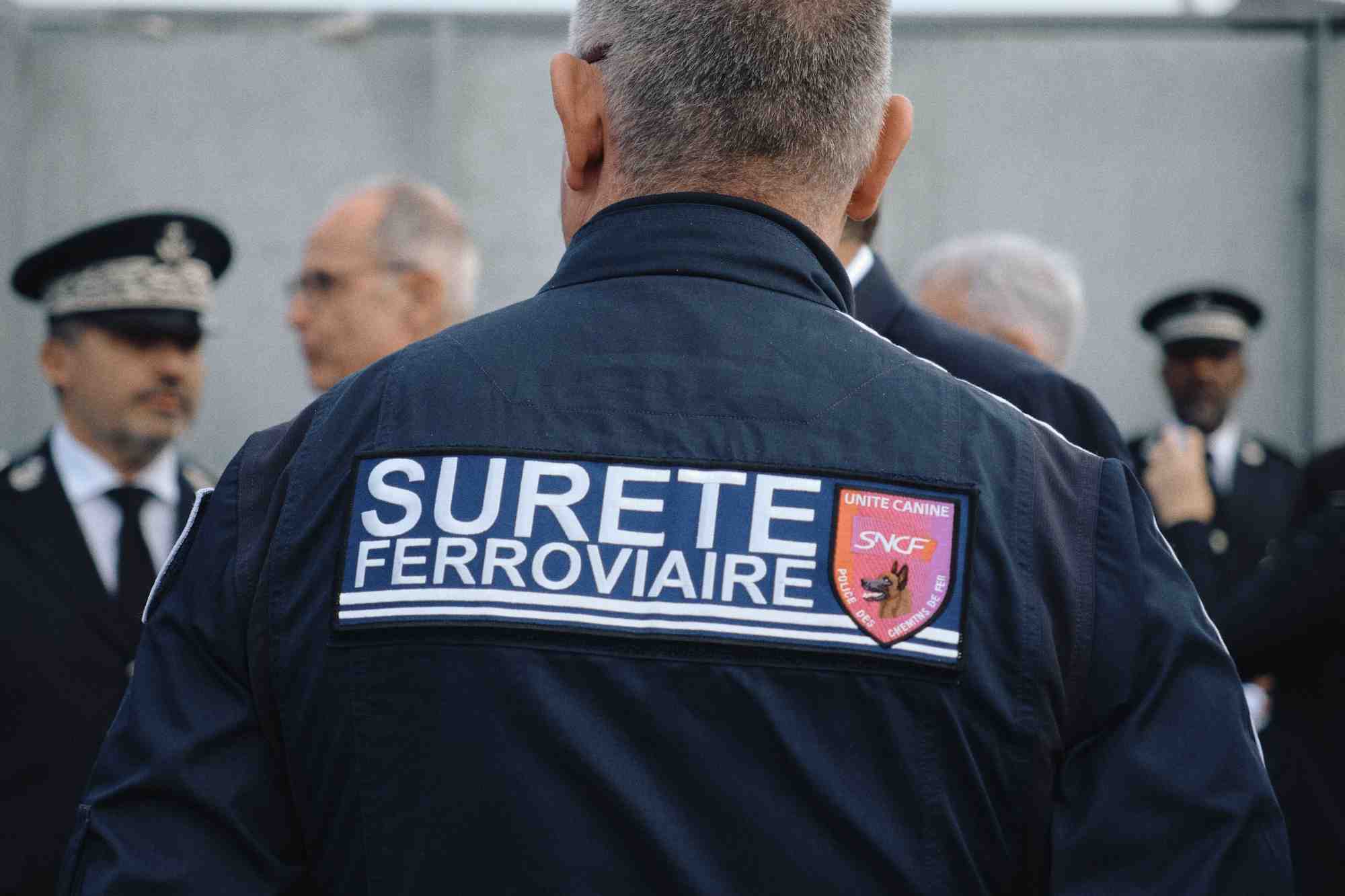 A date, ni les agents de la SUGE (SNCF), ni ceux du GSPR (RATP) ne peuvent laisser leur caméra piétonne allumée en permanence. Il n'est ainsi pas possible de l'utiliser dans un local fermé. (Photo d'illustration)