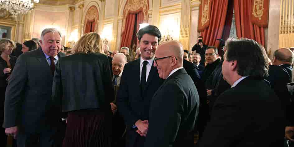 Le Premier ministre avec Éric Ciotti et Gérard Larcher (à gauche) à l’Assemblée nationale, le 16 janvier.