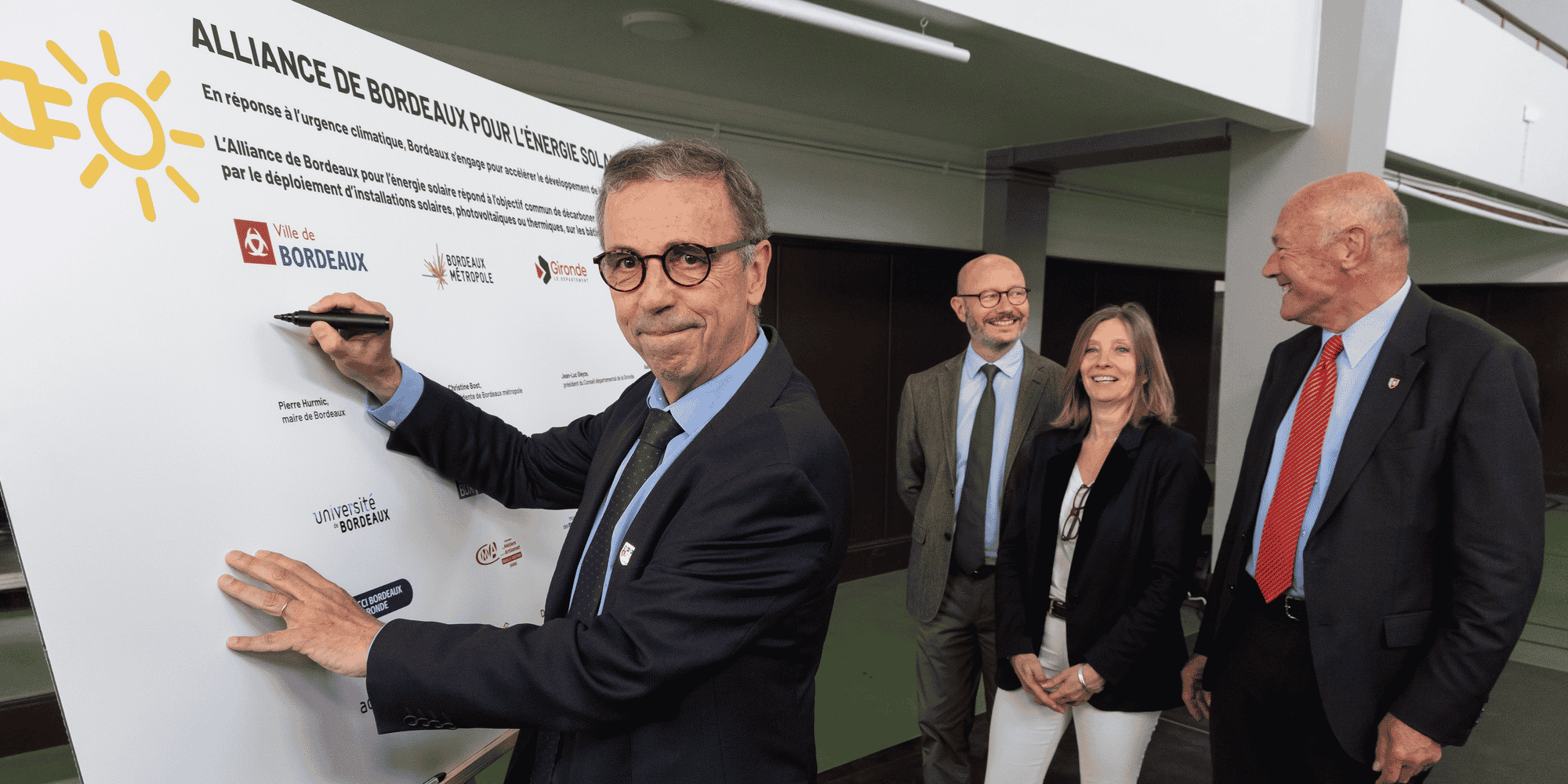 Pierre Hurmic maire de Bordeaux, accompagné de Jean-Luc Gleyze (président du département de la Gironde), Christine Bost (présidente de Bordeaux Métropole) et Alain Rousset (président de la région Nouvelle-Aquitaine).
