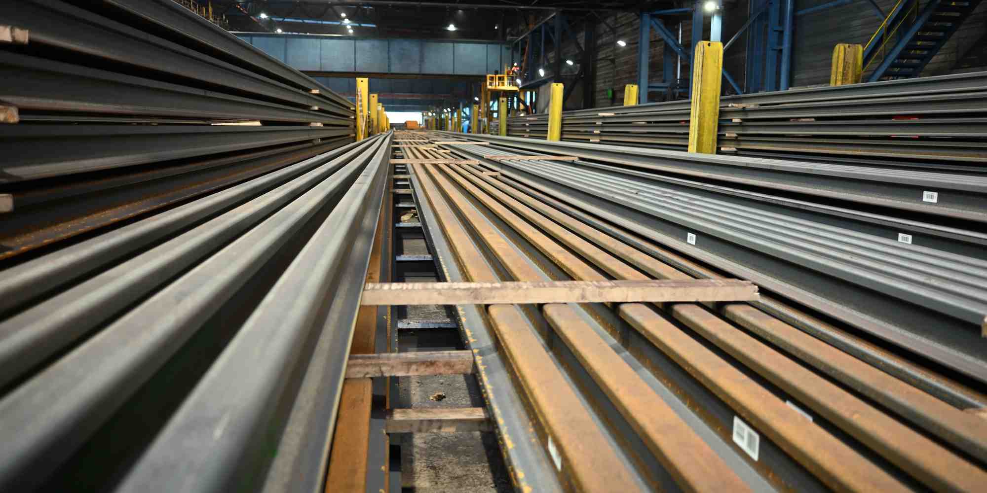 Saarstahl dispose à Hayange (Moselle) d'une capacité de production de 330.000 tonnes de rails.