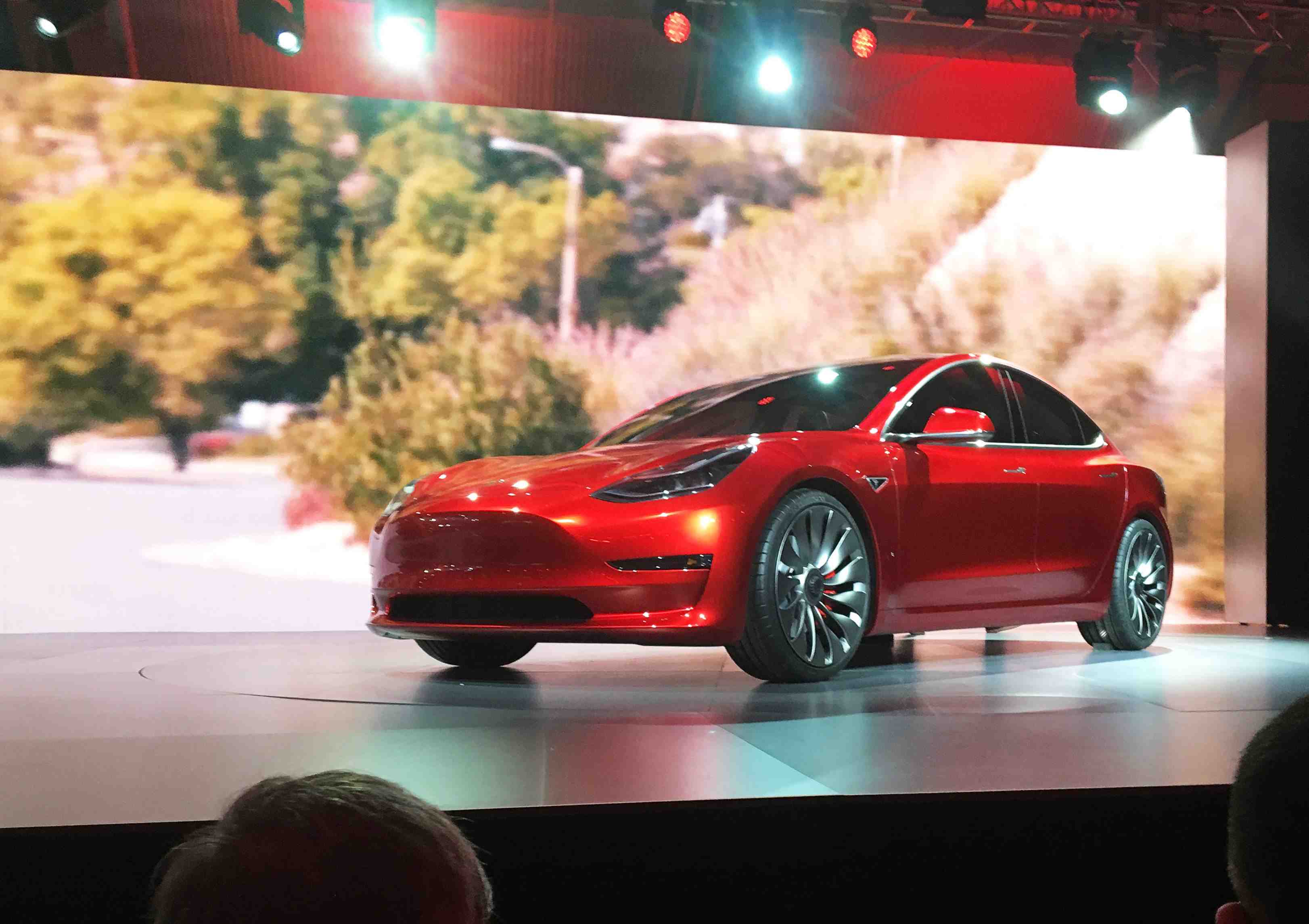 Tesla a leve 1,46 milliard de dollars pour le model 3